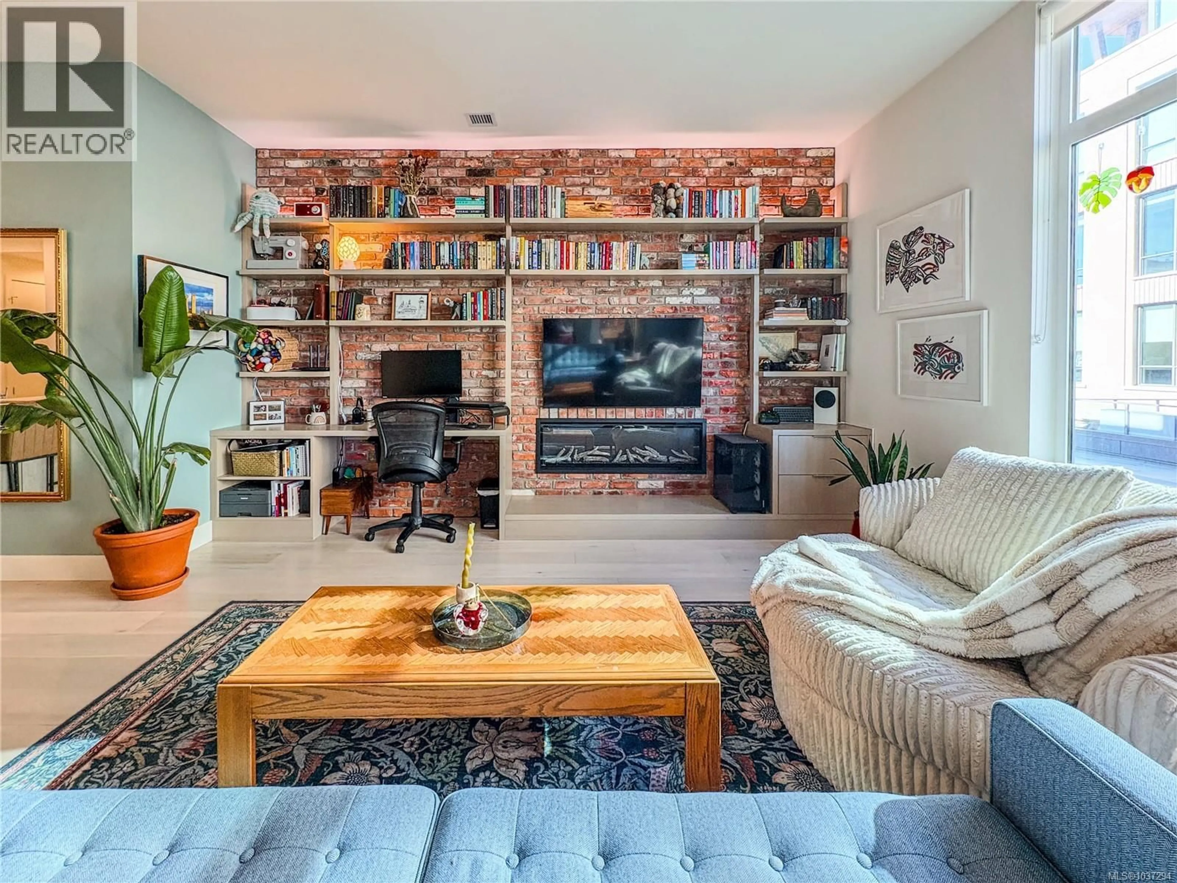 Living room with furniture, unknown for 301 - 501 PARK PLACE, Esquimalt British Columbia V9A0H3