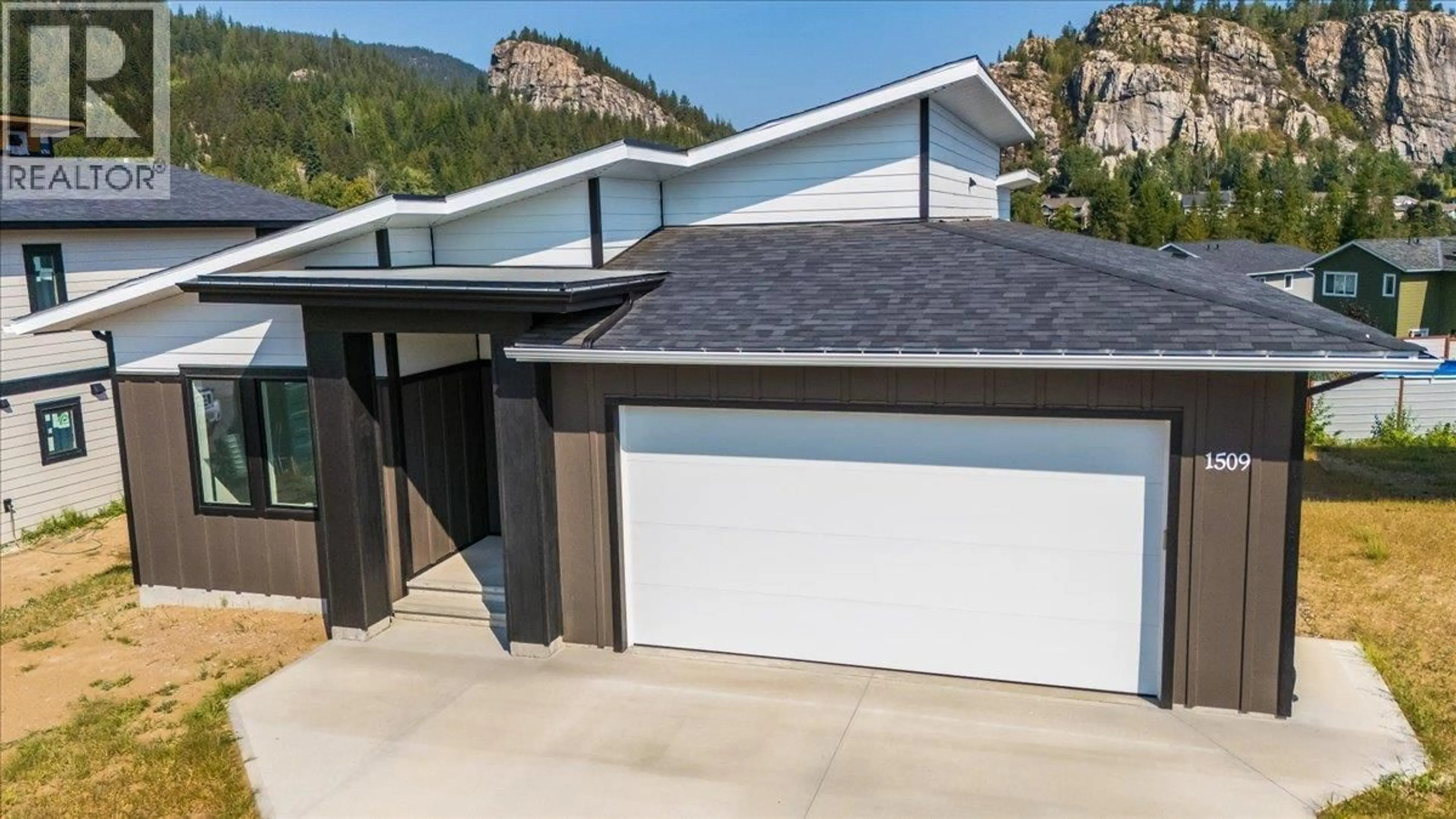 Home with vinyl exterior material, mountain view for 1509 ASPEN LANE, Castlegar British Columbia V1N4X8