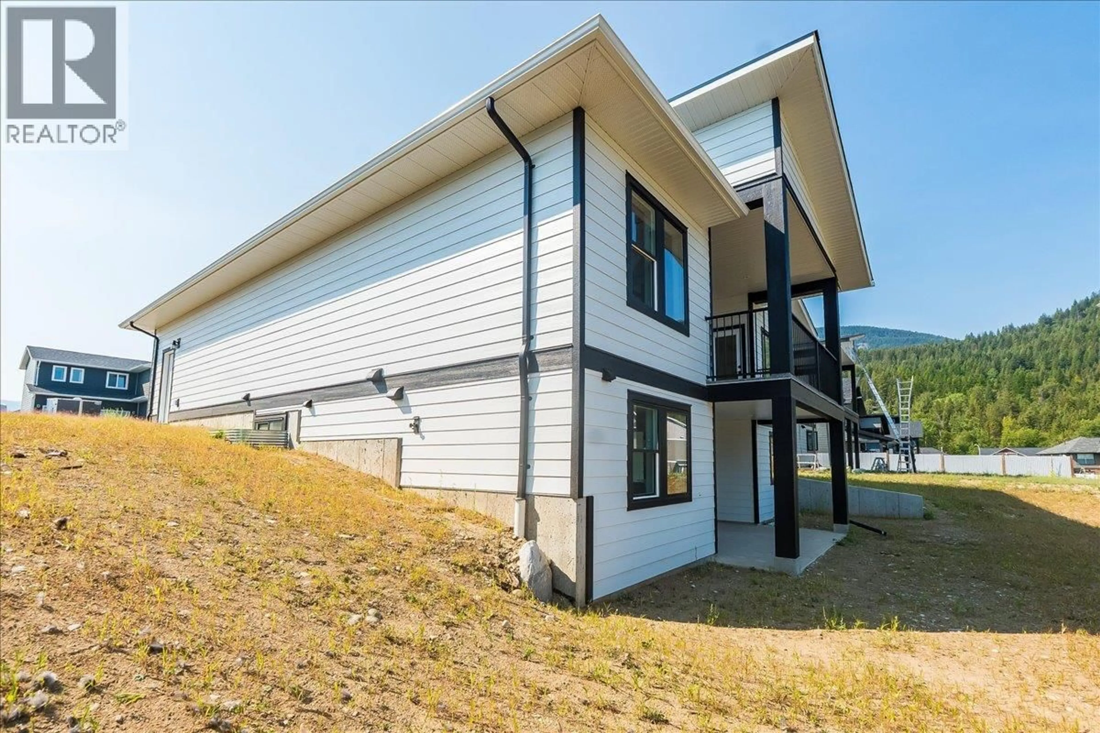 Home with vinyl exterior material, building for 1509 ASPEN LANE, Castlegar British Columbia V1N4X8