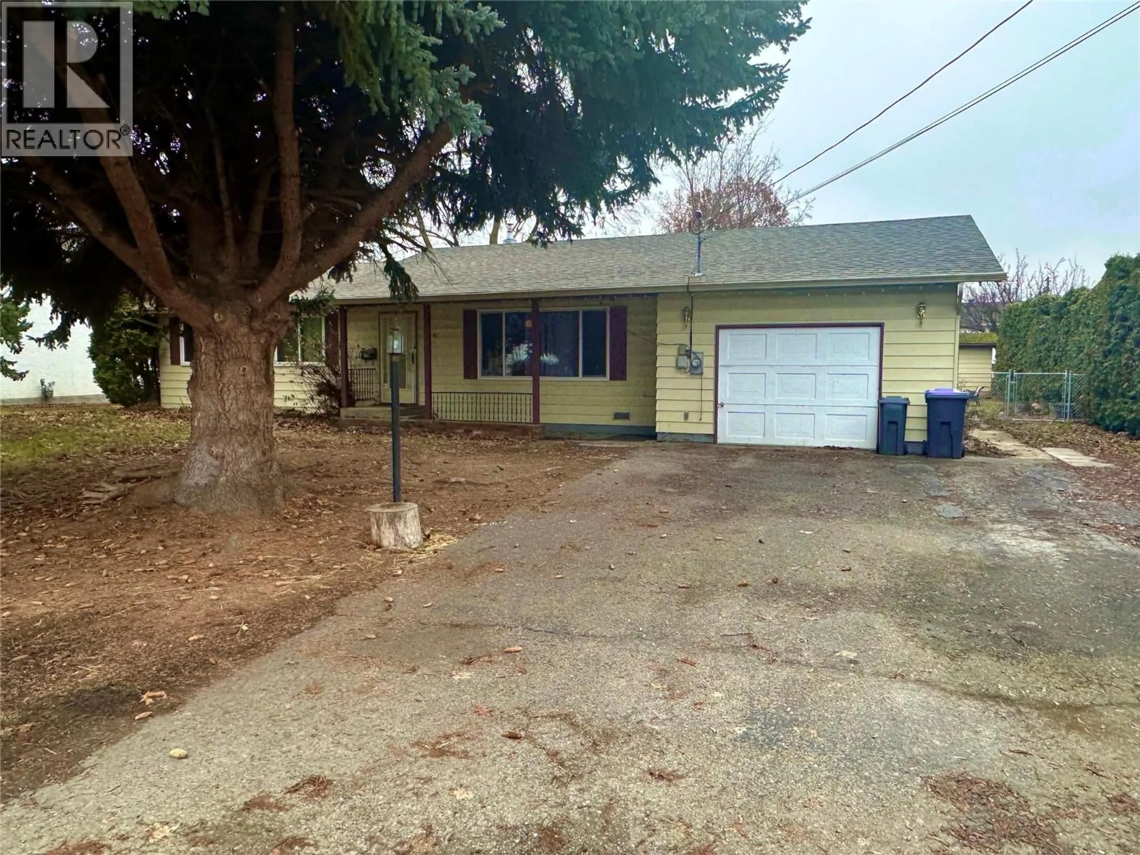 A pic from outside/outdoor area/front of a property/back of a property/a pic from drone, street for 535 HARDIE ROAD, Rutland British Columbia V1X2H3