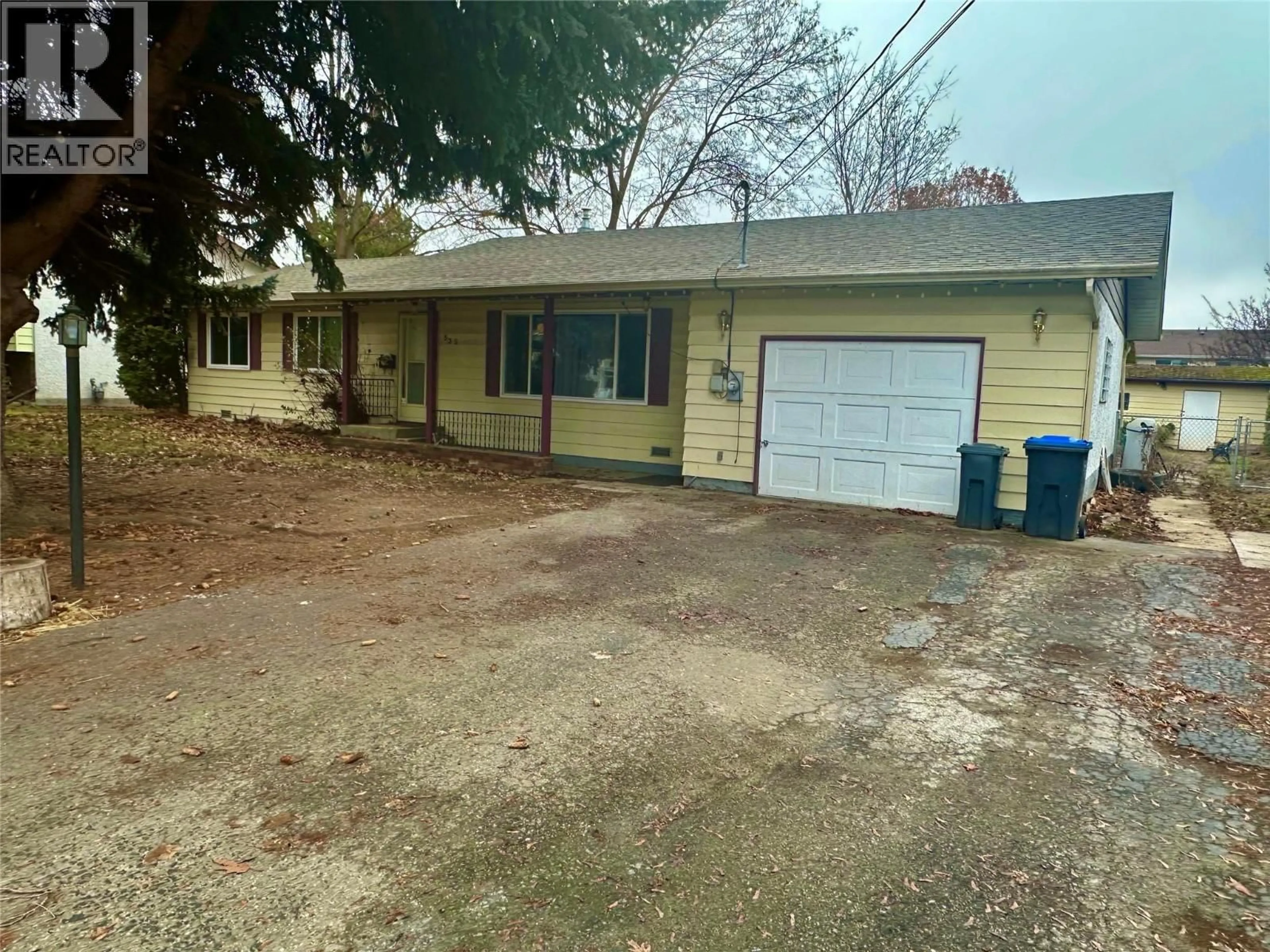 A pic from outside/outdoor area/front of a property/back of a property/a pic from drone, street for 535 HARDIE ROAD, Rutland British Columbia V1X2H3