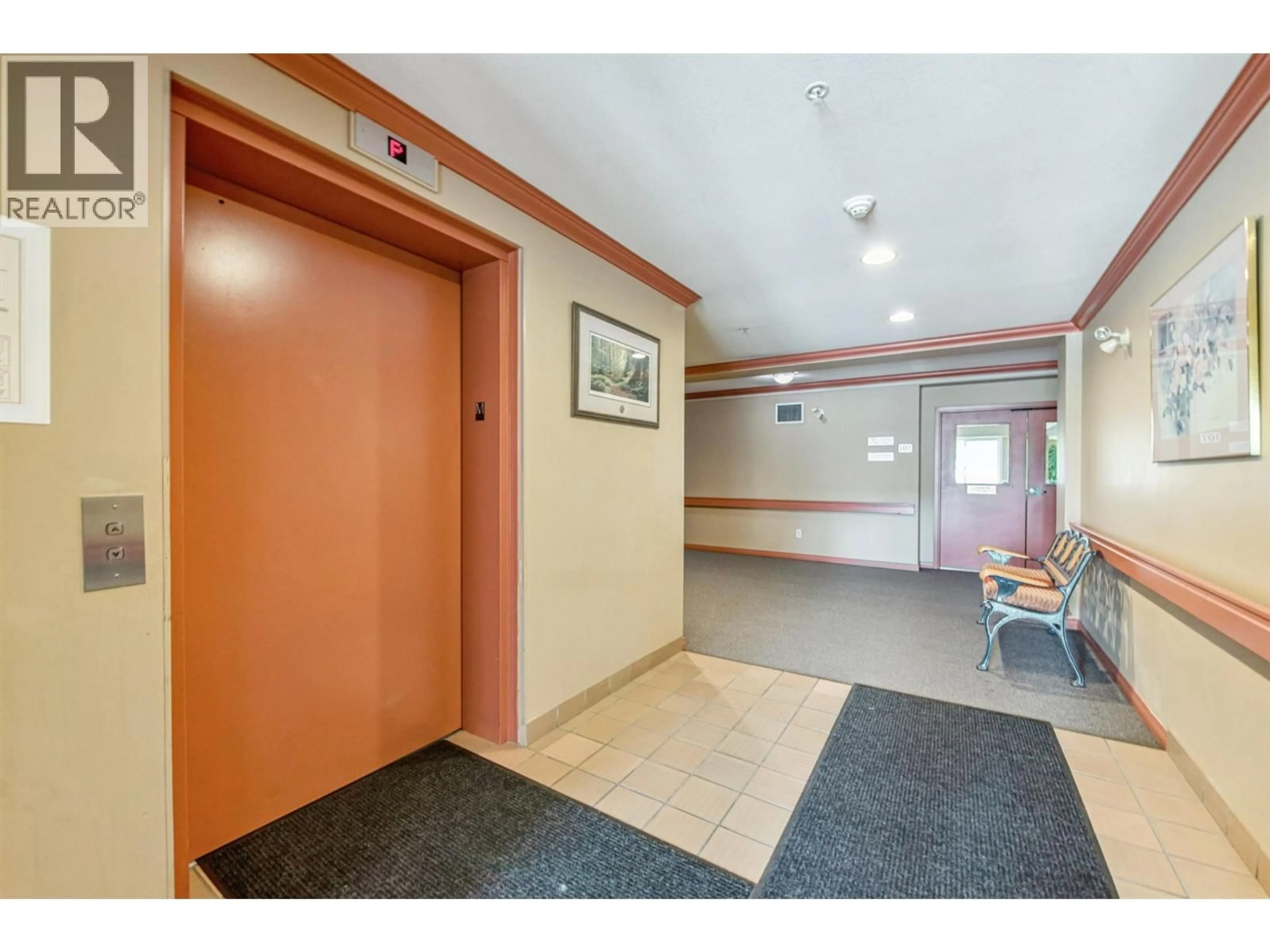 Indoor foyer for 204 - 265 FROELICH ROAD, Kelowna British Columbia V1X3M6