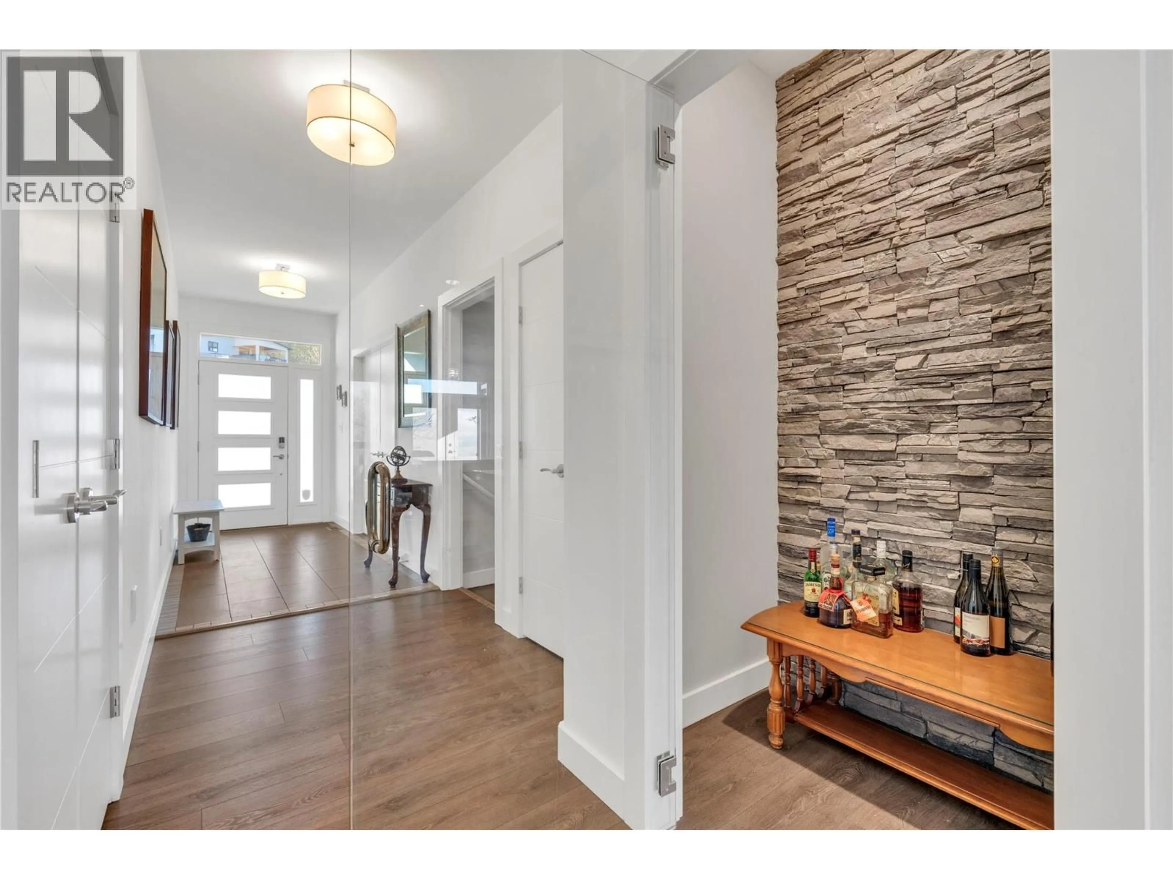 Indoor entryway for 186 AVERY PLACE, Penticton British Columbia V2A0B4