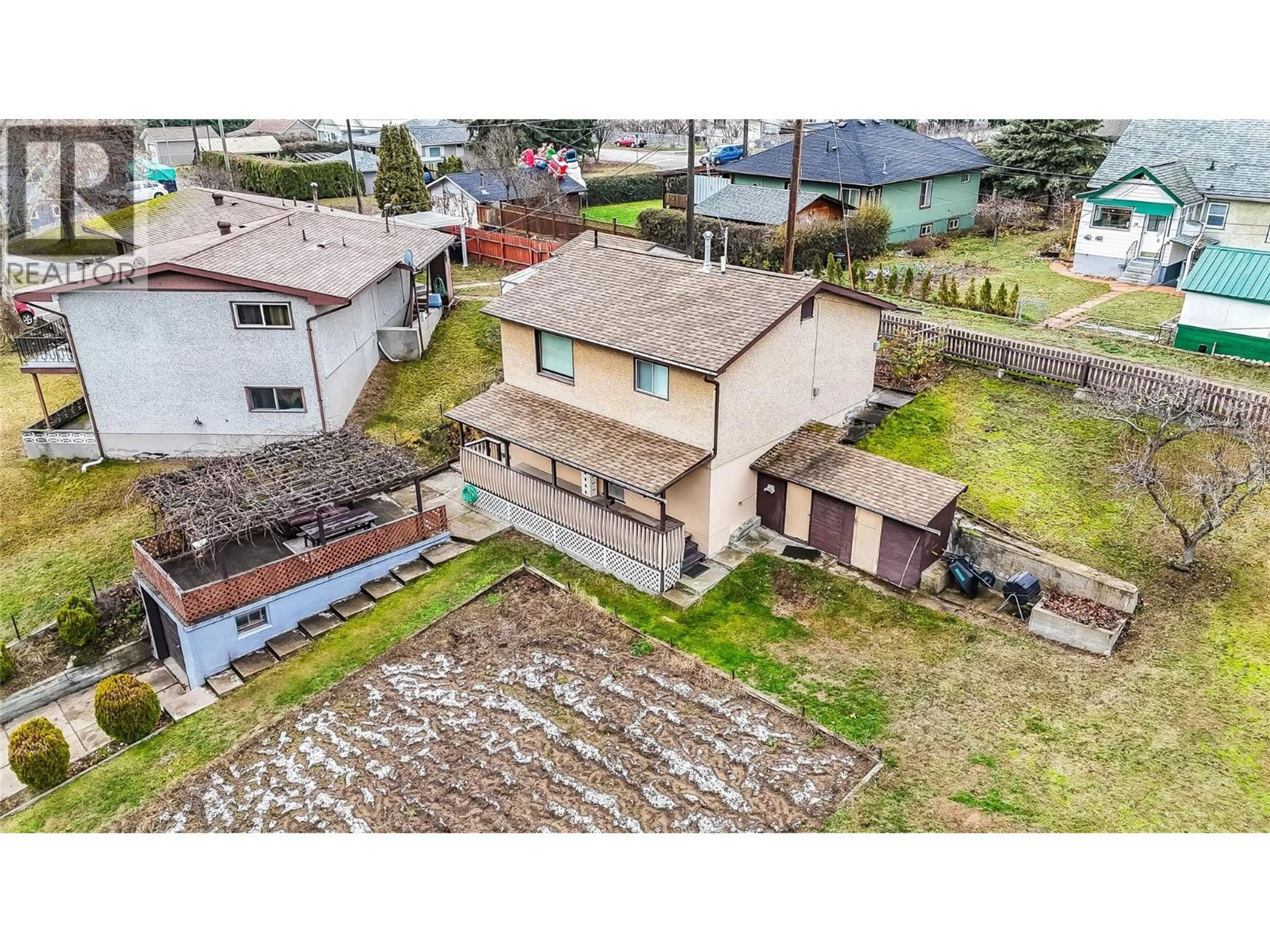 A pic from outside/outdoor area/front of a property/back of a property/a pic from drone, street for 206 6TH AVENUE, Castlegar British Columbia V1N2C6