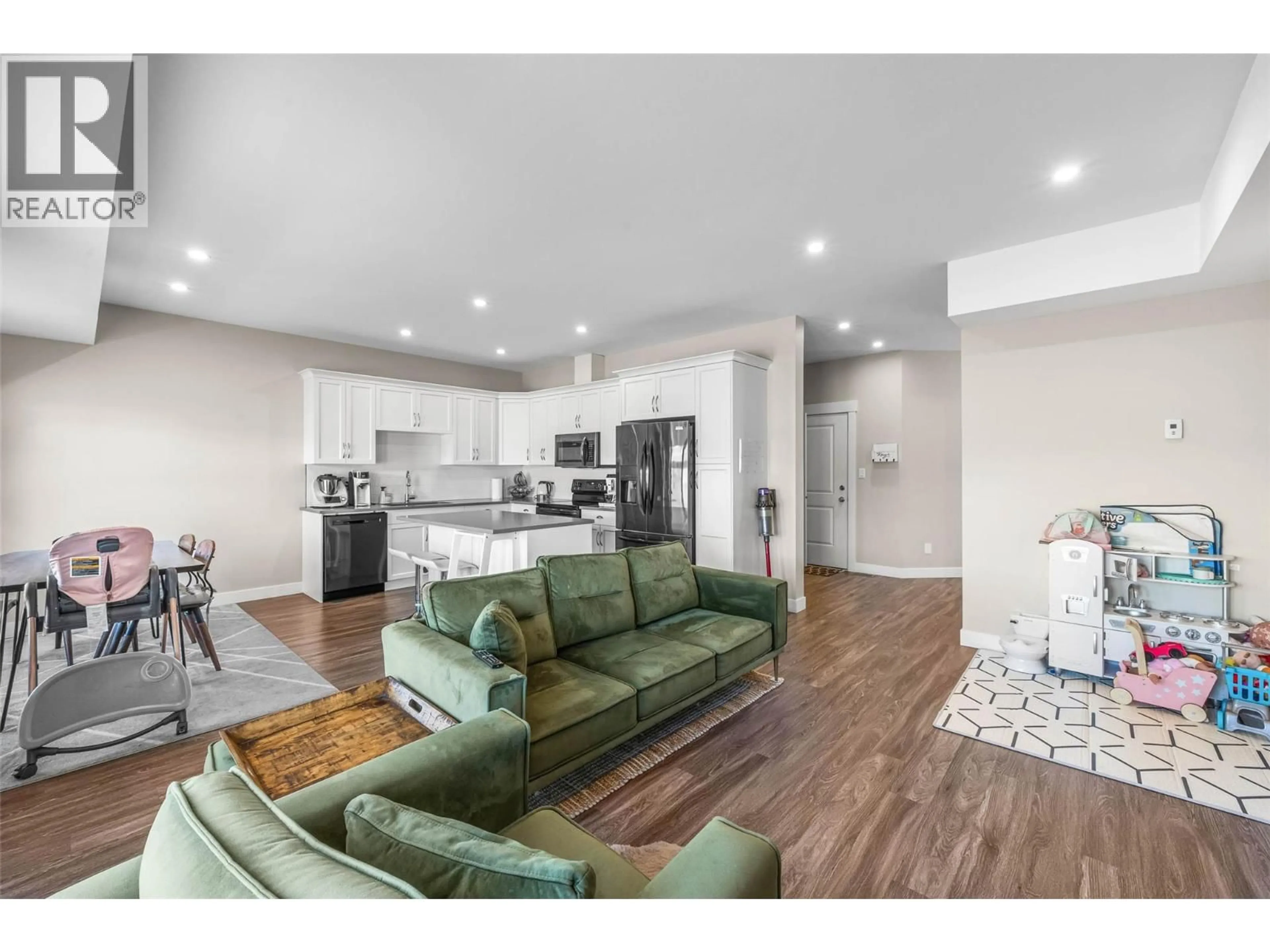 Open concept kitchen, unknown for 211 - 2514 SPRING BANK AVENUE, Merritt British Columbia V1K0B1