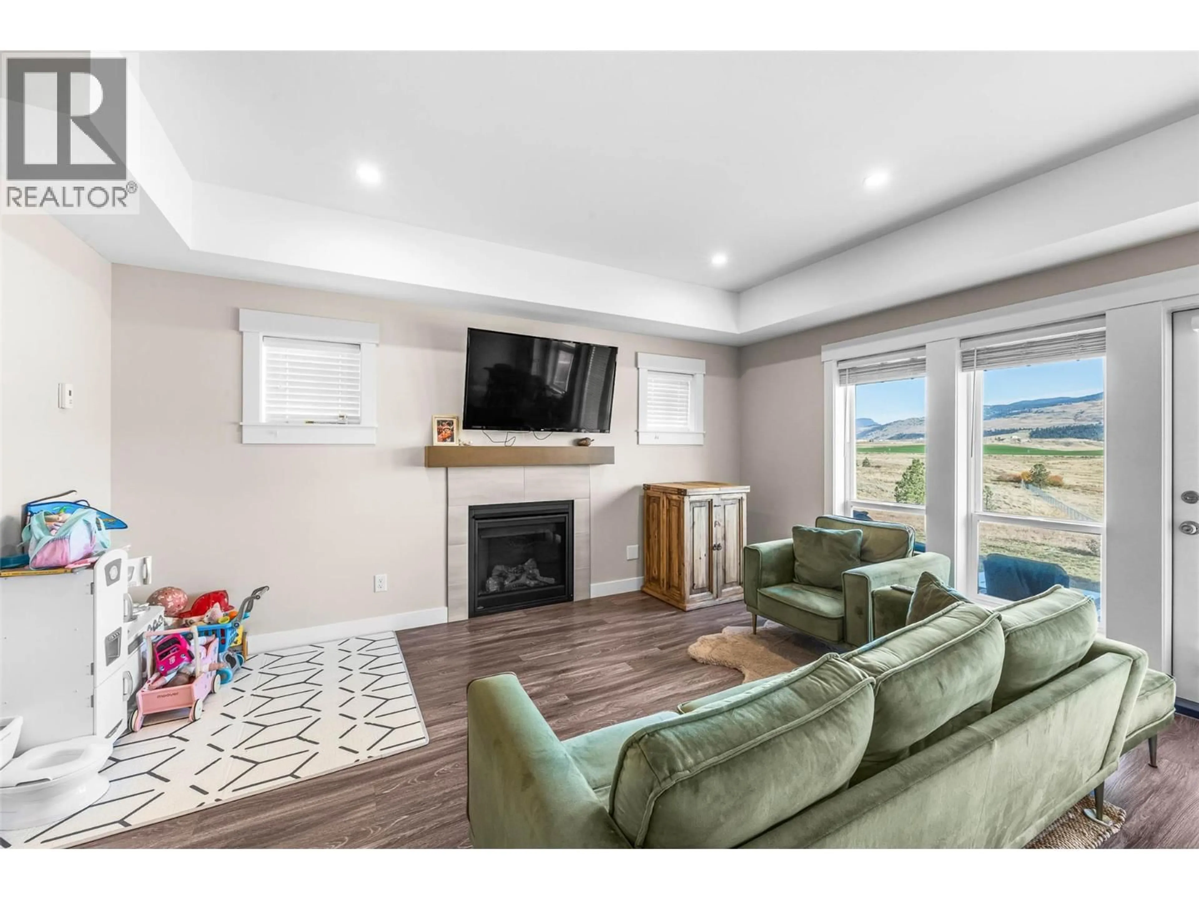 Living room with furniture, unknown for 211 - 2514 SPRING BANK AVENUE, Merritt British Columbia V1K0B1