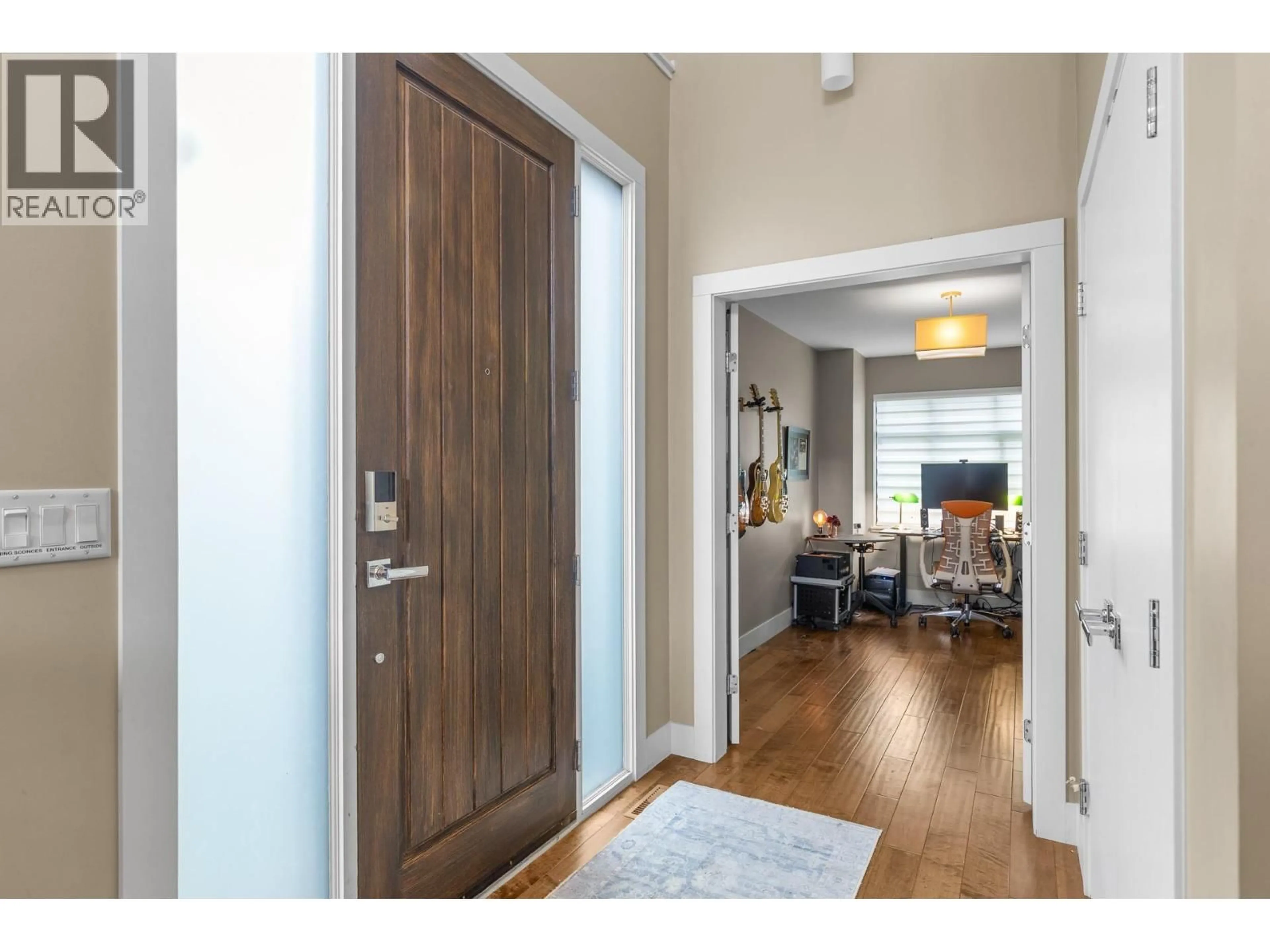 Indoor entryway for 19 - 570 SARSONS ROAD, Kelowna British Columbia V1W5H5