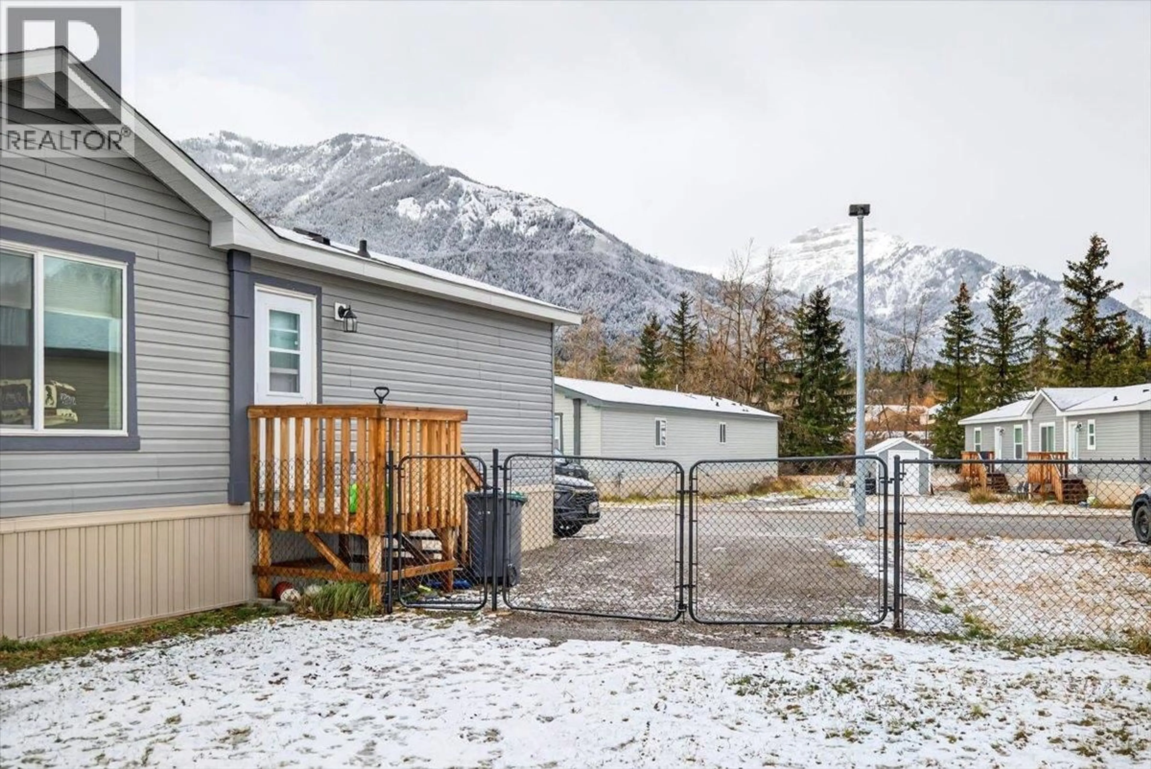 Patio, mountain view for 22 WILDERNESS HEIGHTS DRIVE, Elkford British Columbia V0B1H0