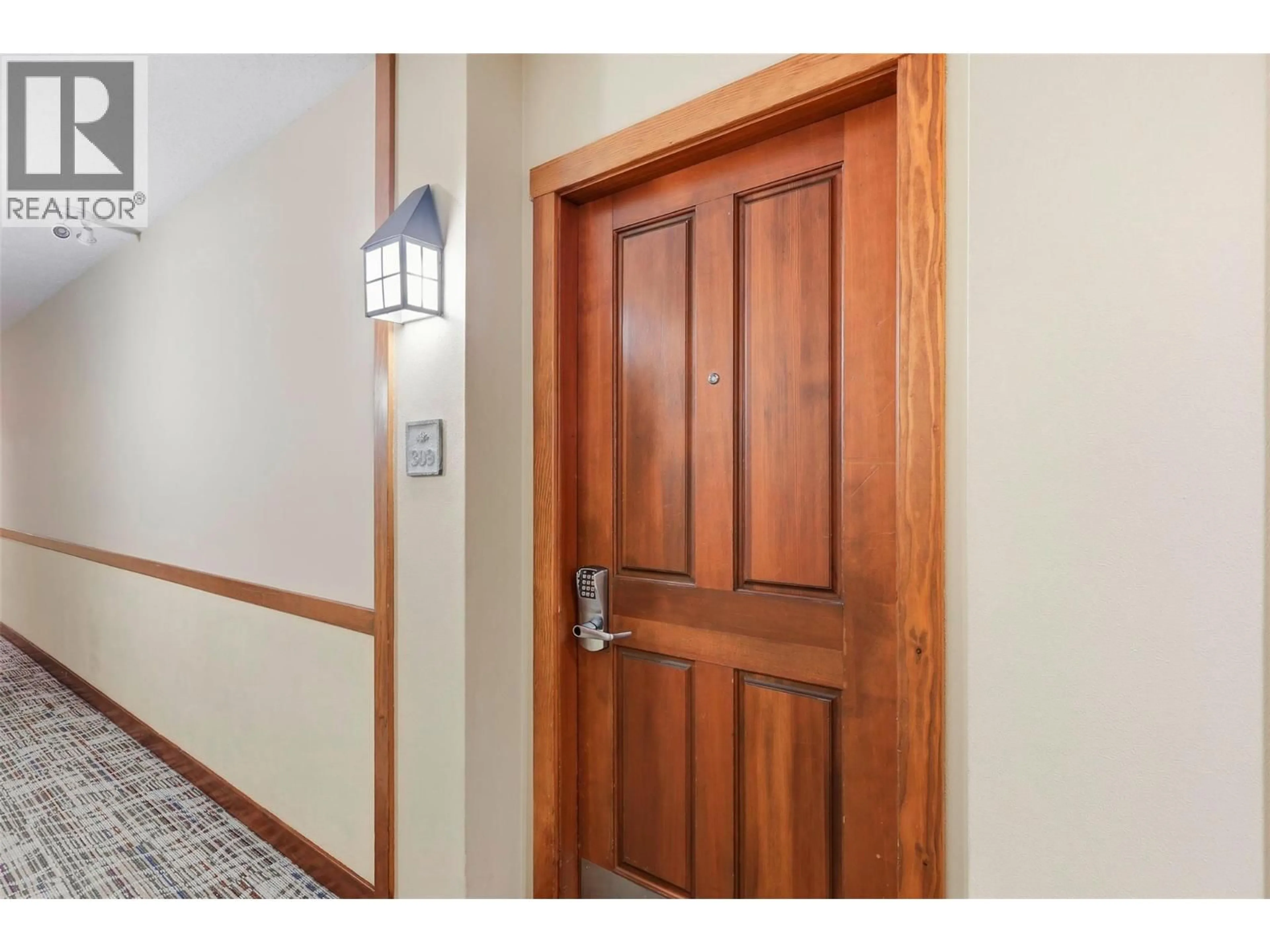 Indoor entryway for 309 - 3190 CREEKSIDE WAY, Kamloops British Columbia V0E5N0