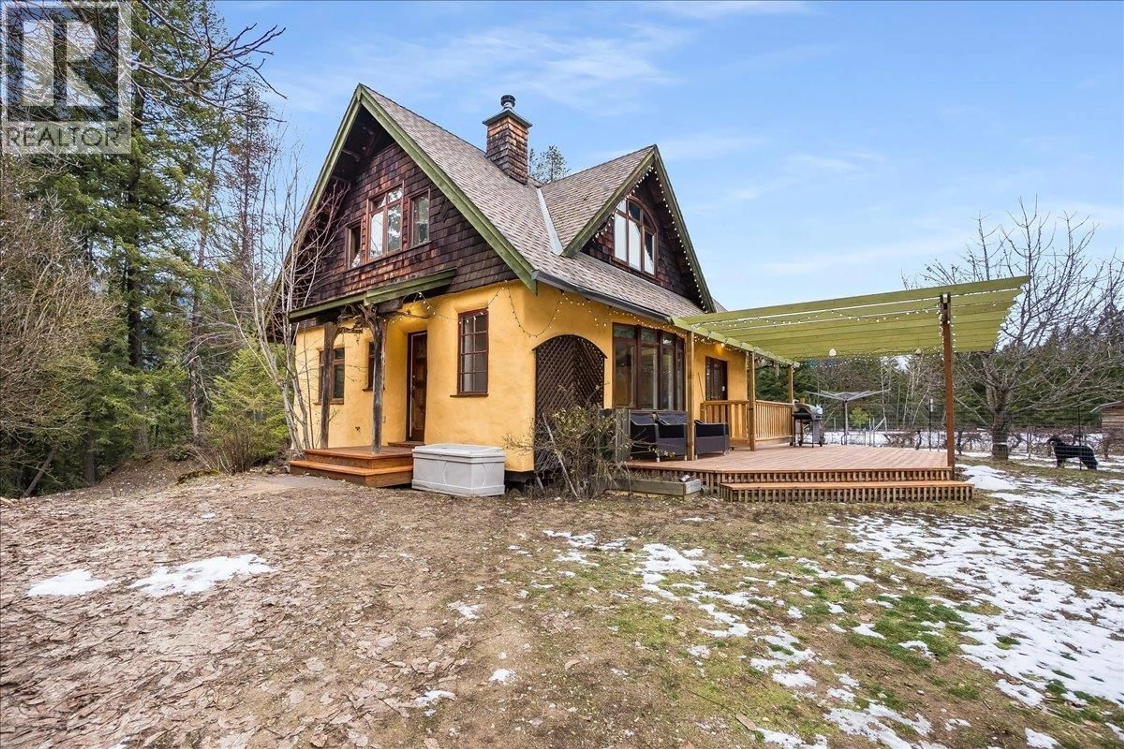 A pic from outside/outdoor area/front of a property/back of a property/a pic from drone, building for 3918 PASSMORE UPPER ROAD, Passmore British Columbia V0G2J0