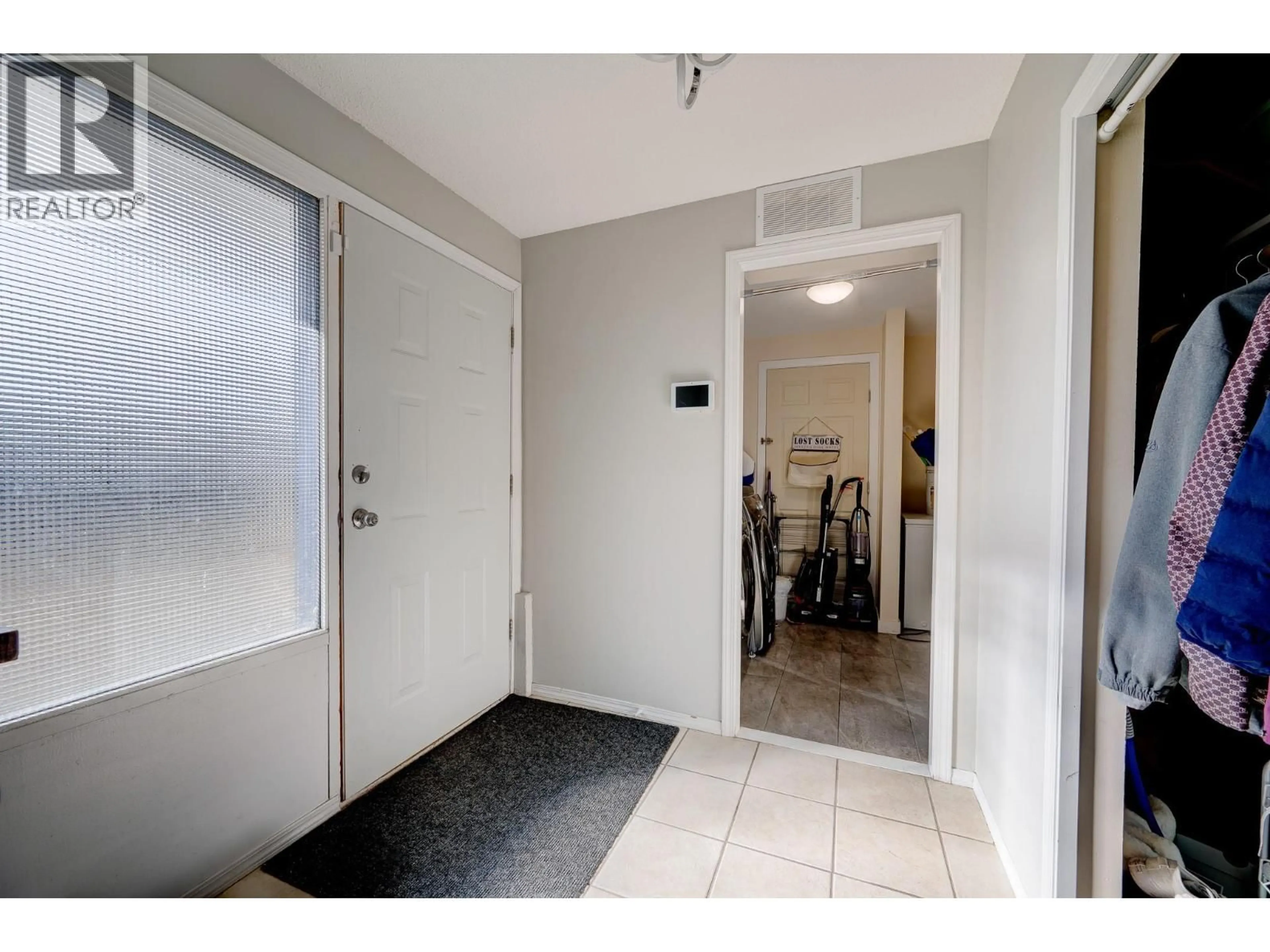 Indoor foyer for 770 SHERWOOD DRIVE, Kamloops British Columbia V2B4E5