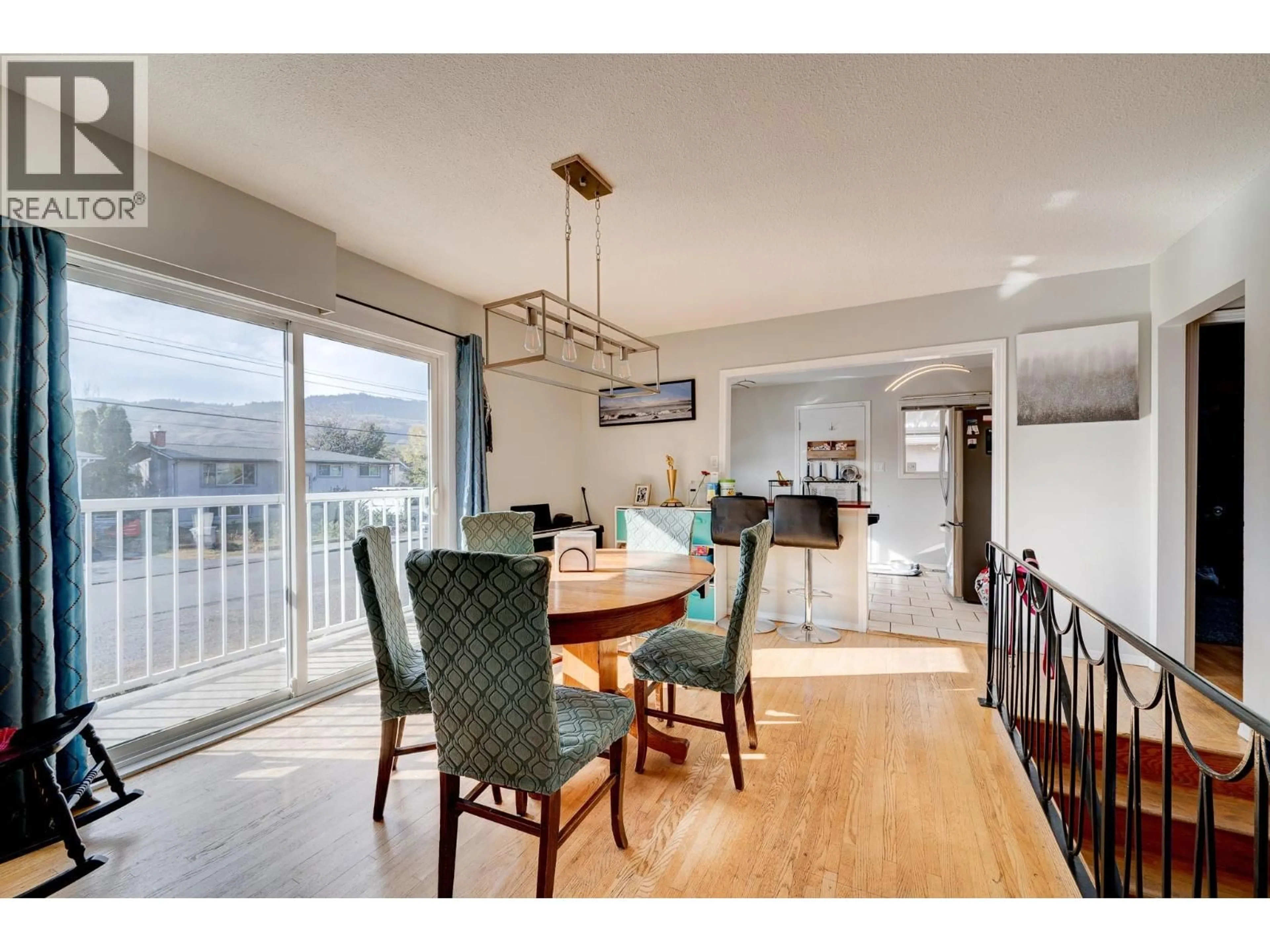 Open concept kitchen, wood/laminate floor for 770 SHERWOOD DRIVE, Kamloops British Columbia V2B4E5