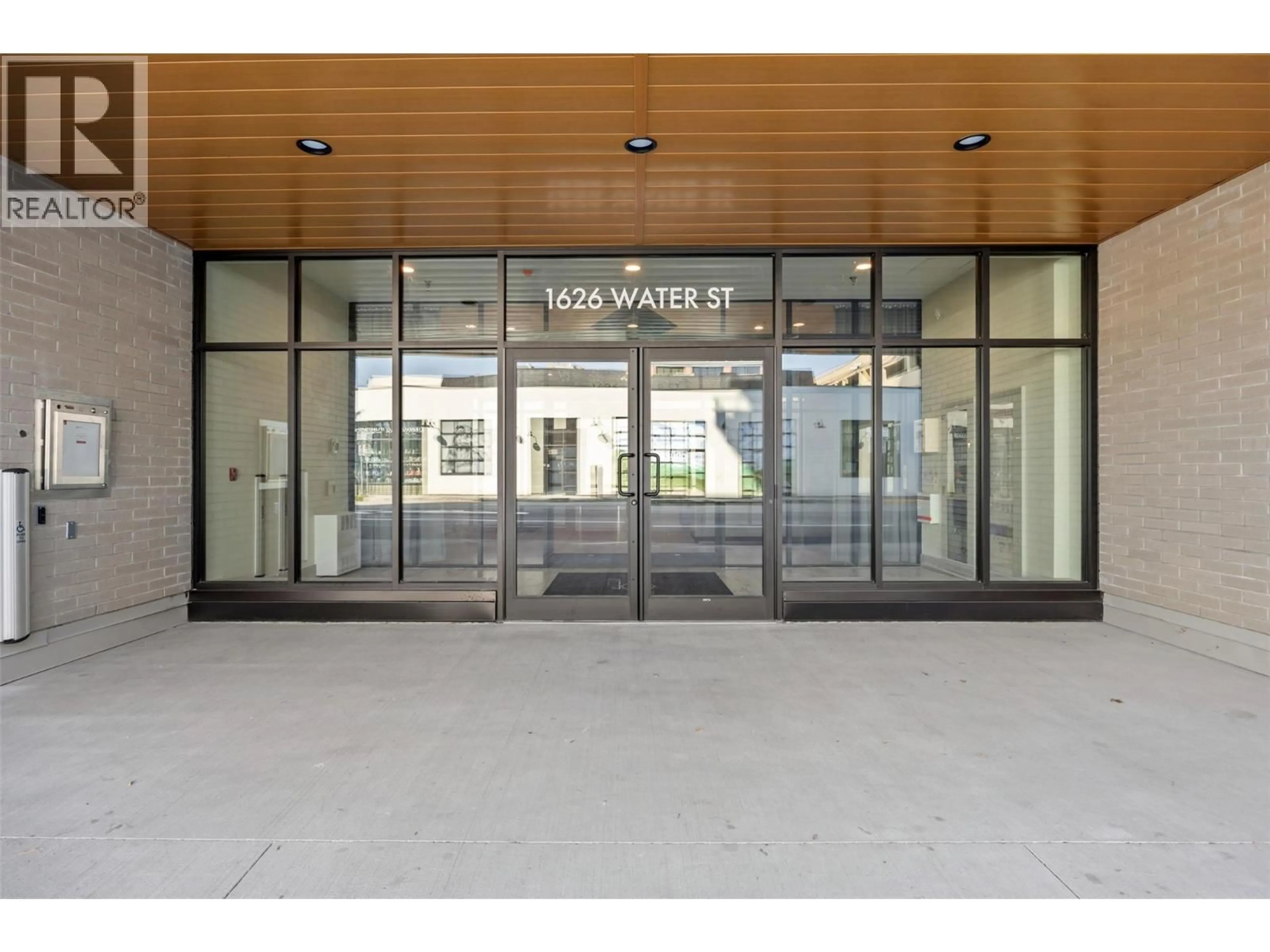 Indoor foyer for 804 - 1626 WATER STREET, Kelowna British Columbia V1Y1J9