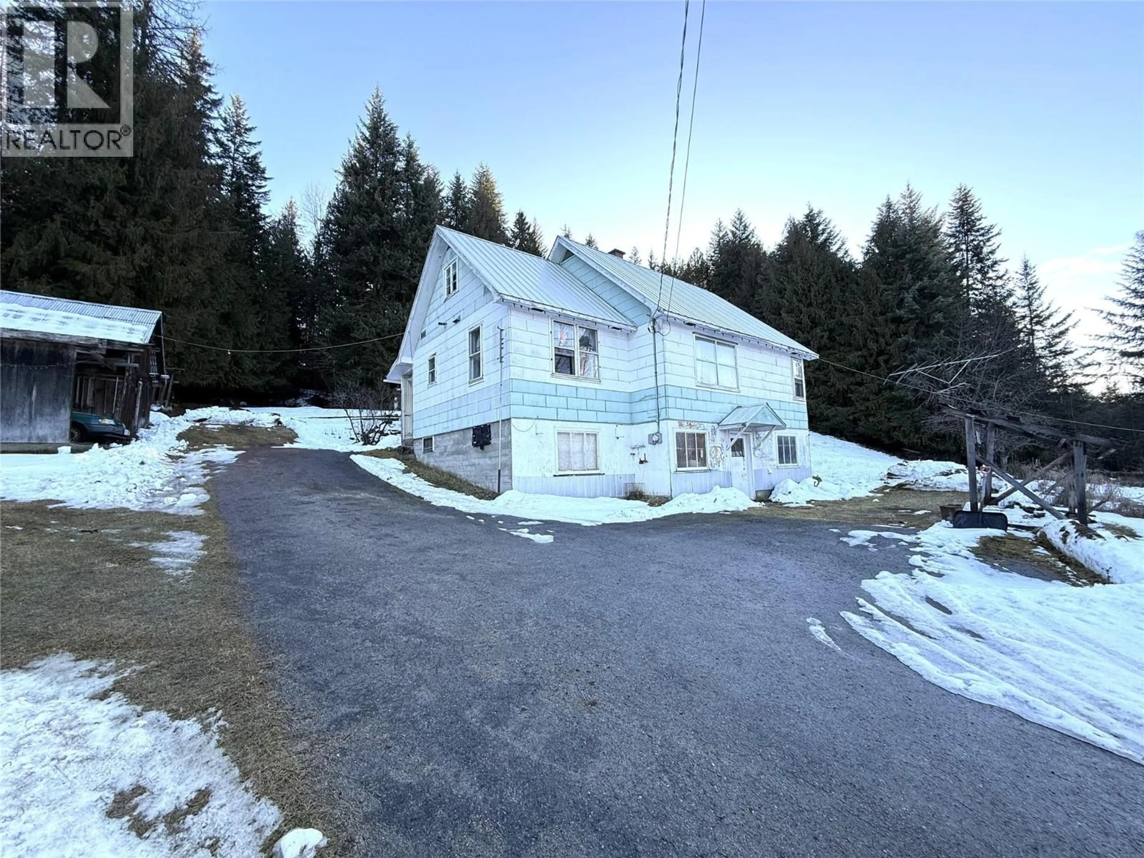 A pic from outside/outdoor area/front of a property/back of a property/a pic from drone, unknown for 4207 BLEWETT ROAD, Nelson British Columbia V1L6X2
