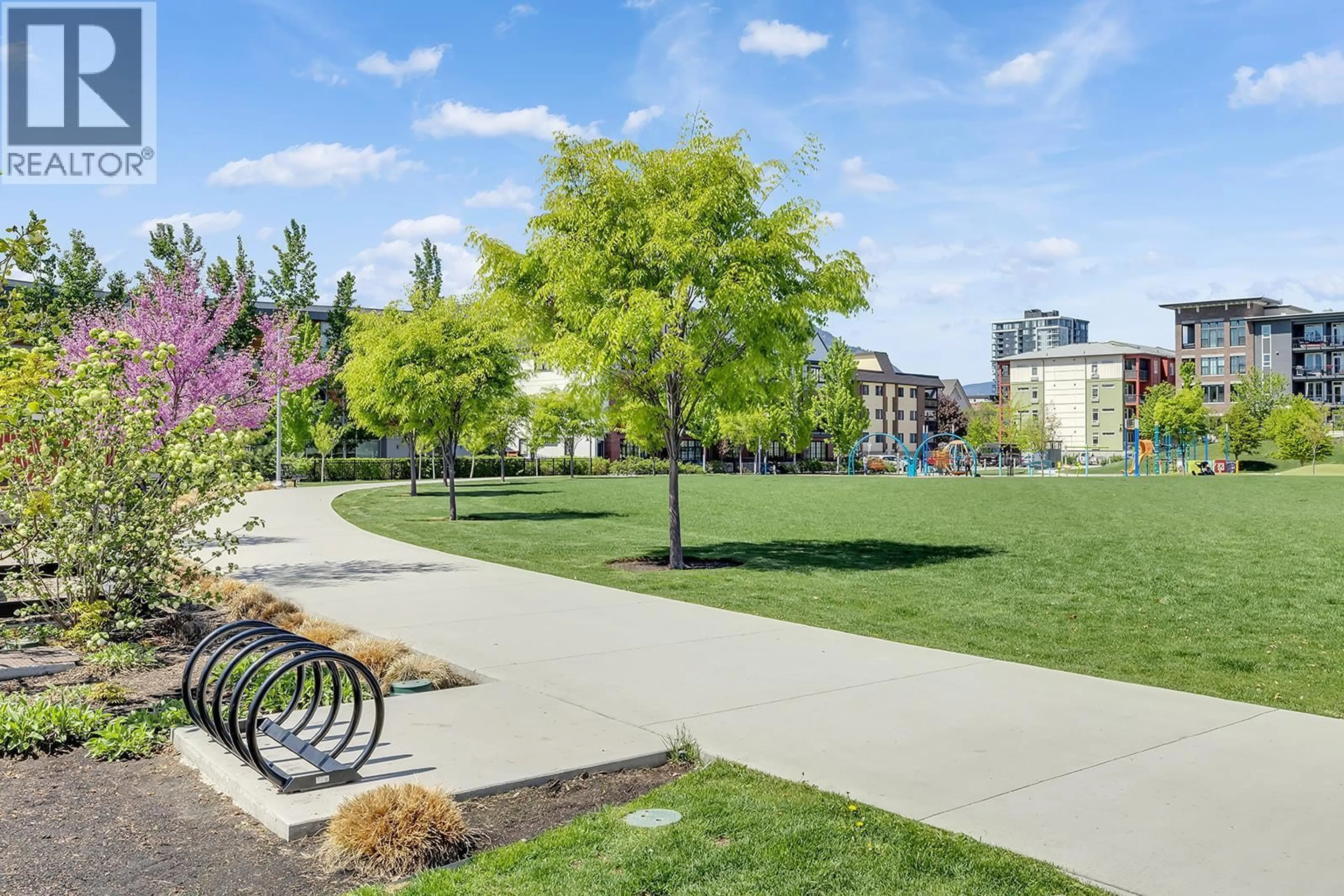 Patio, street for 203 - 625 ROWCLIFFE AVENUE, Kelowna British Columbia V1Y5Y8