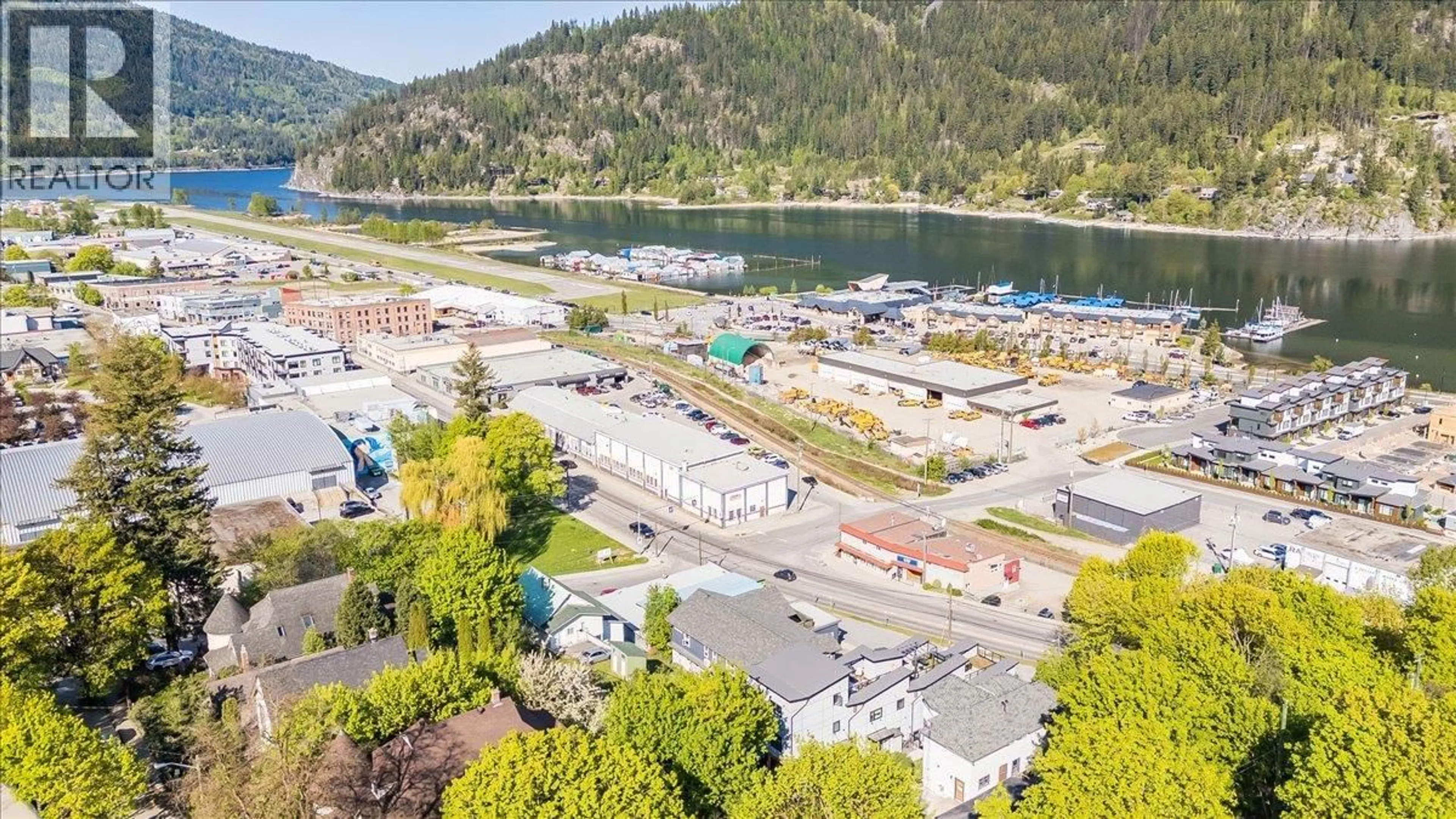 A pic from outside/outdoor area/front of a property/back of a property/a pic from drone, water/lake/river/ocean view for 922 FRONT STREET, Nelson British Columbia V1L4C2