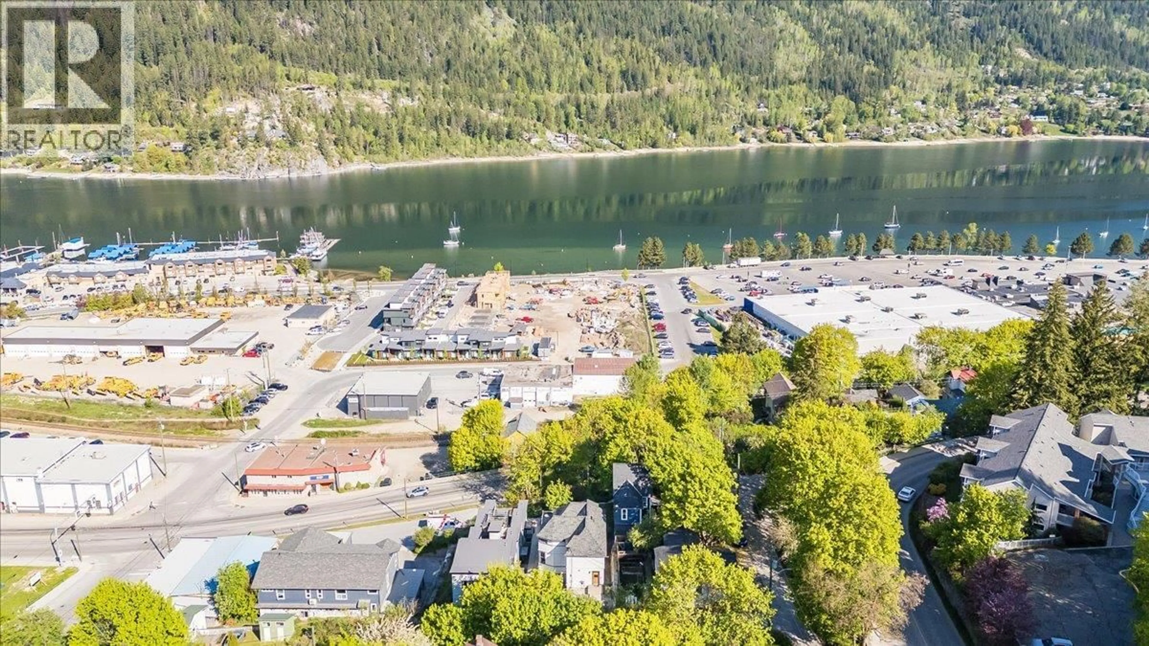 A pic from outside/outdoor area/front of a property/back of a property/a pic from drone, water/lake/river/ocean view for 922 FRONT STREET, Nelson British Columbia V1L4C2