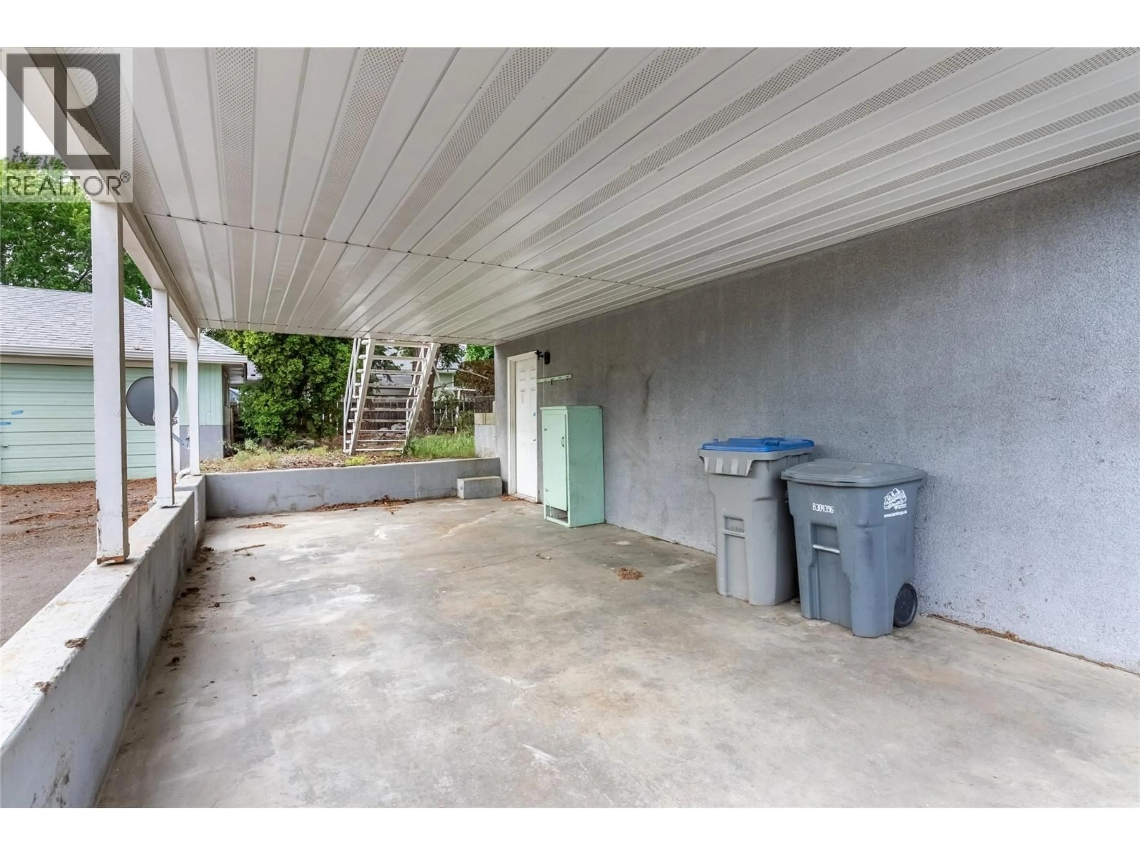 Patio, street for 864 SHELAN PLACE, Kamloops British Columbia V2B5T4