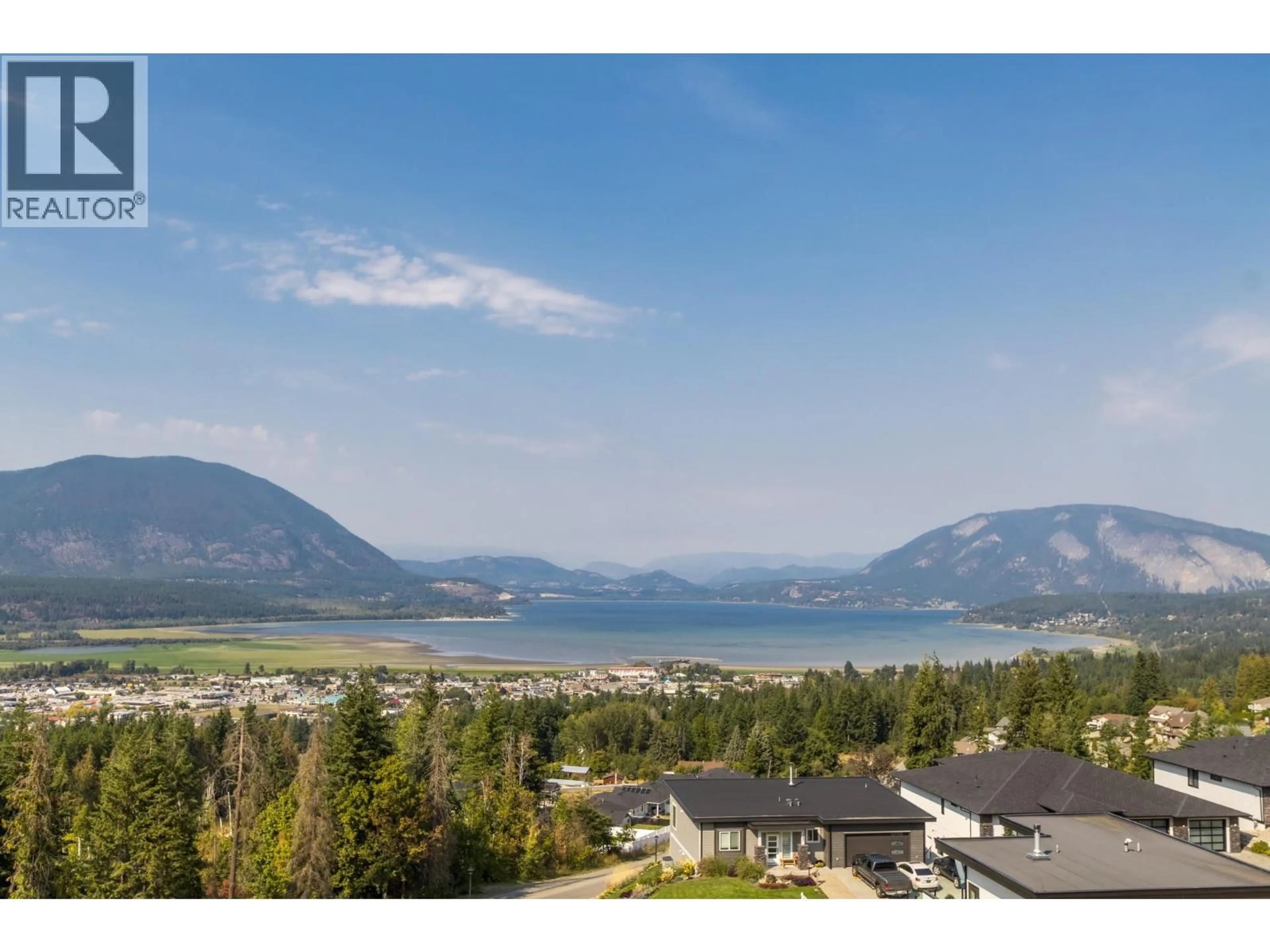 A pic from outside/outdoor area/front of a property/back of a property/a pic from drone, water/lake/river/ocean view for 1061 19 AVENUE SOUTHEAST, Salmon Arm British Columbia V1E0E6