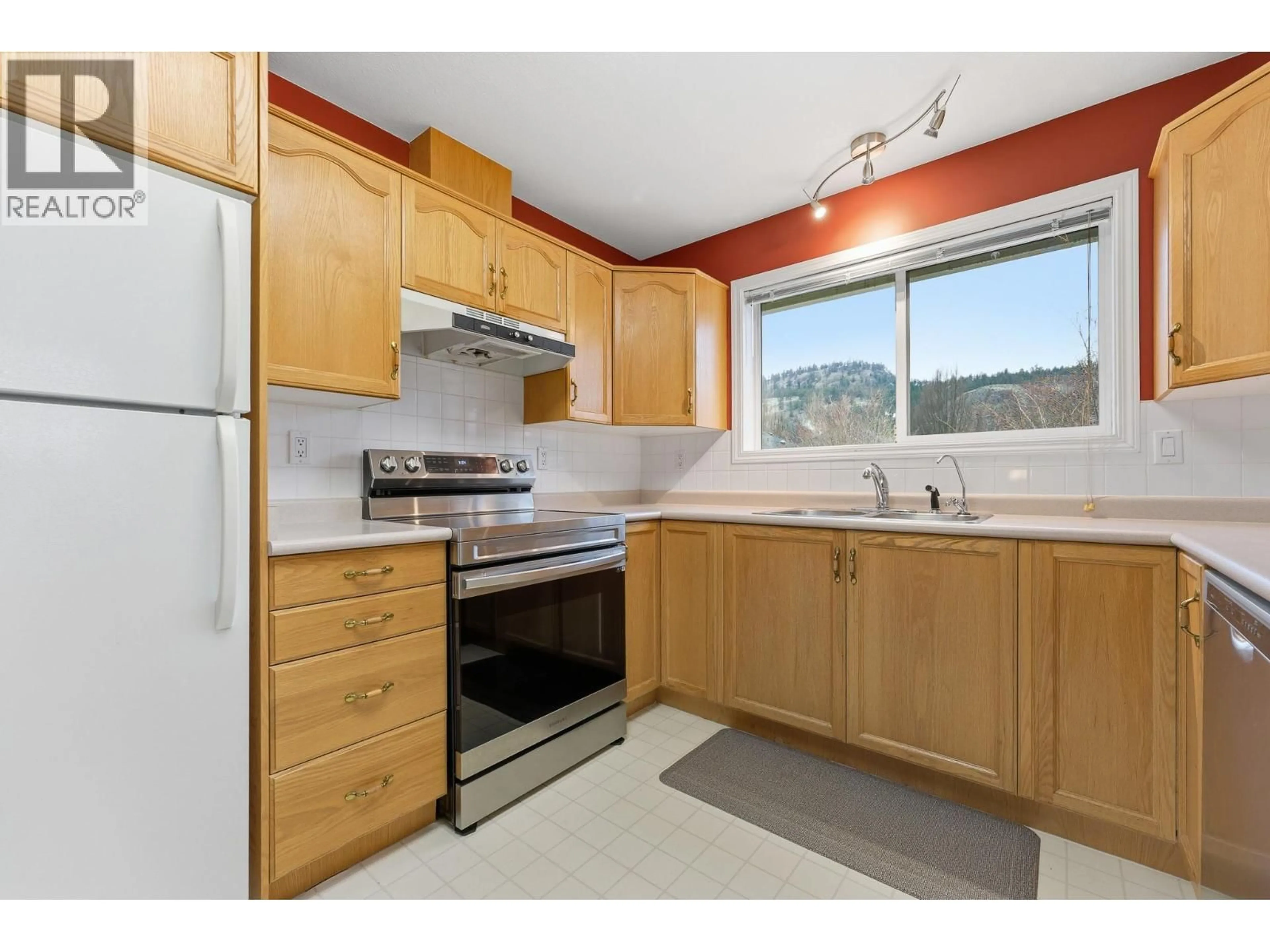 Standard kitchen, unknown for 201 - 315 WHITMAN ROAD, Kelowna British Columbia V1V2J4
