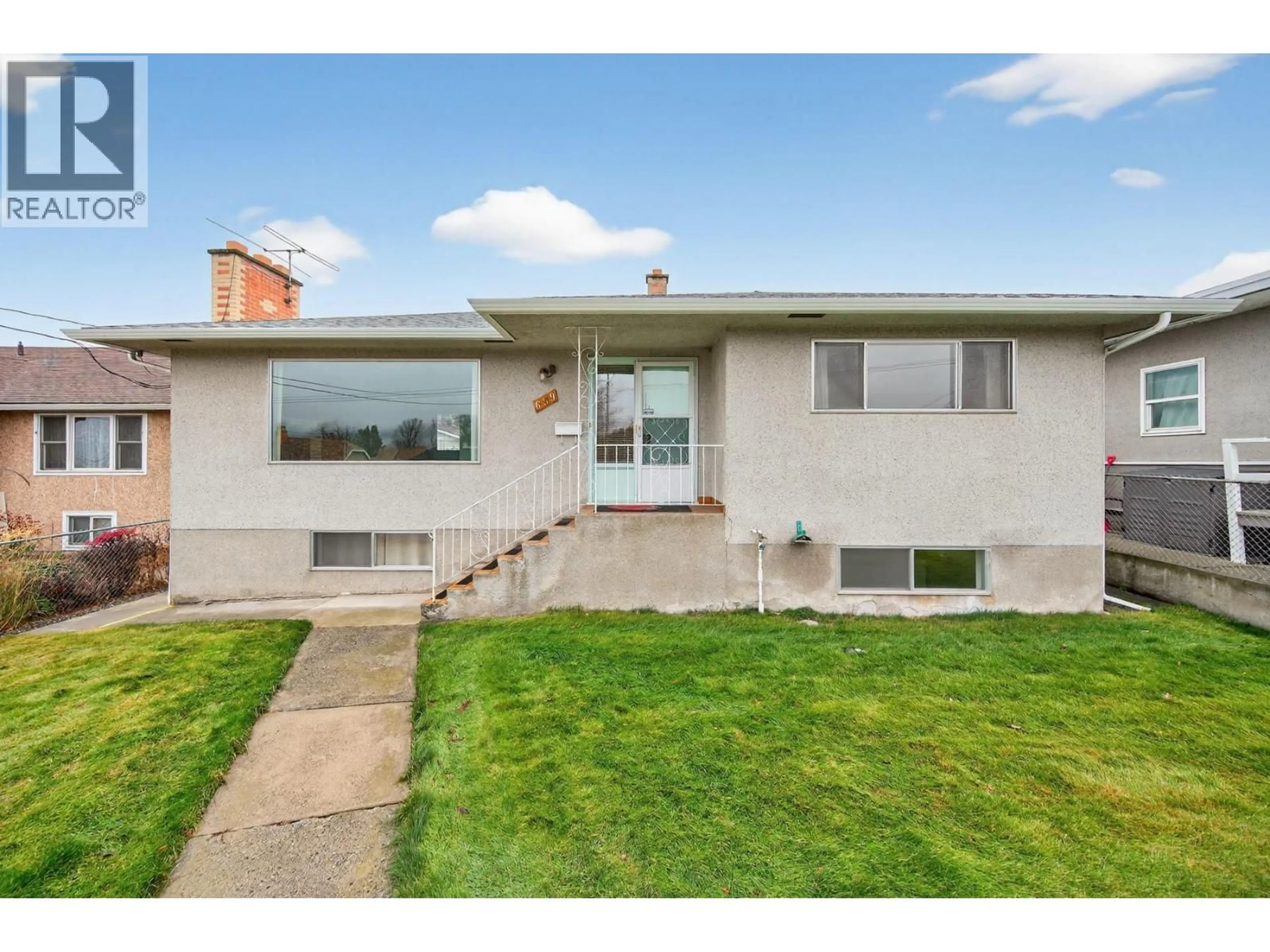 Home with vinyl exterior material, street for 659 COLUMBIA STREET, Kamloops British Columbia V2C2V2