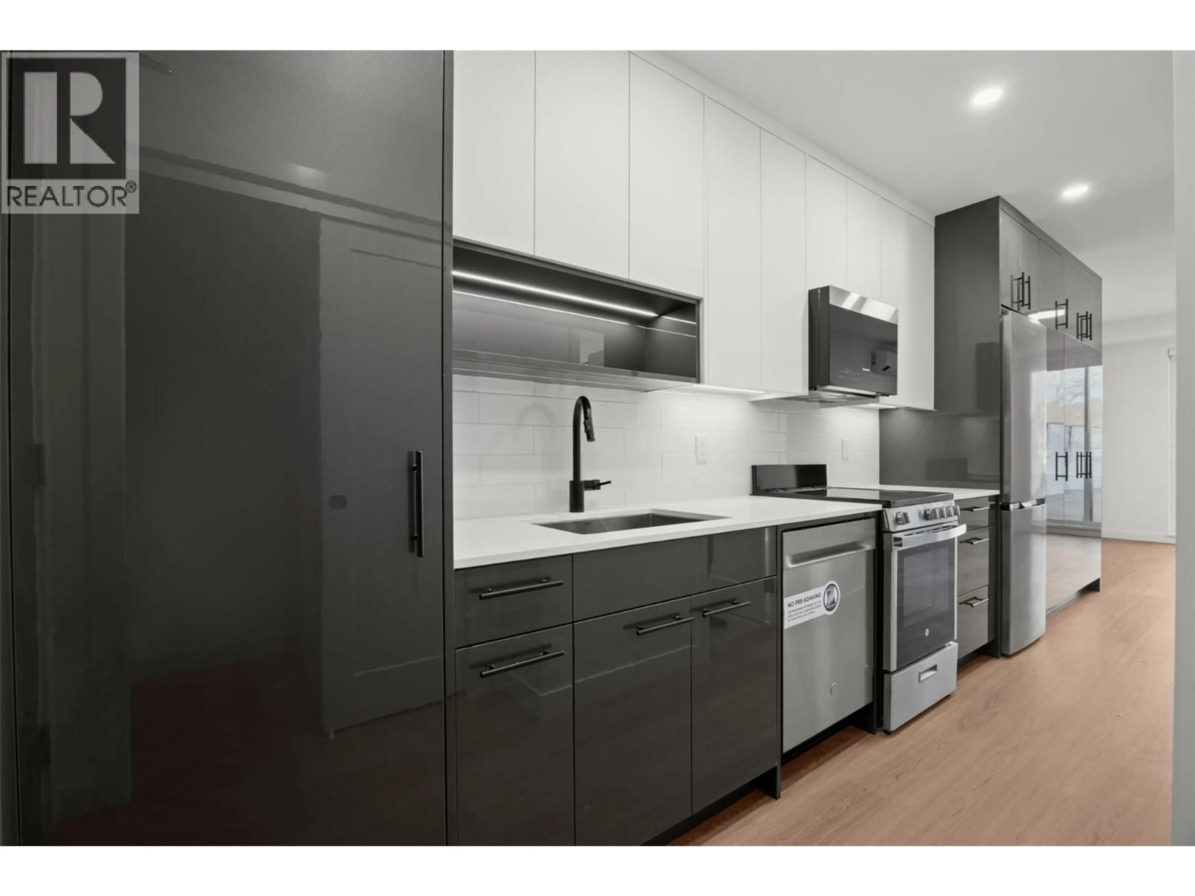 Standard kitchen, unknown for 212 - 1380 PRIDHAM AVENUE, Kelowna British Columbia V1Y6B9