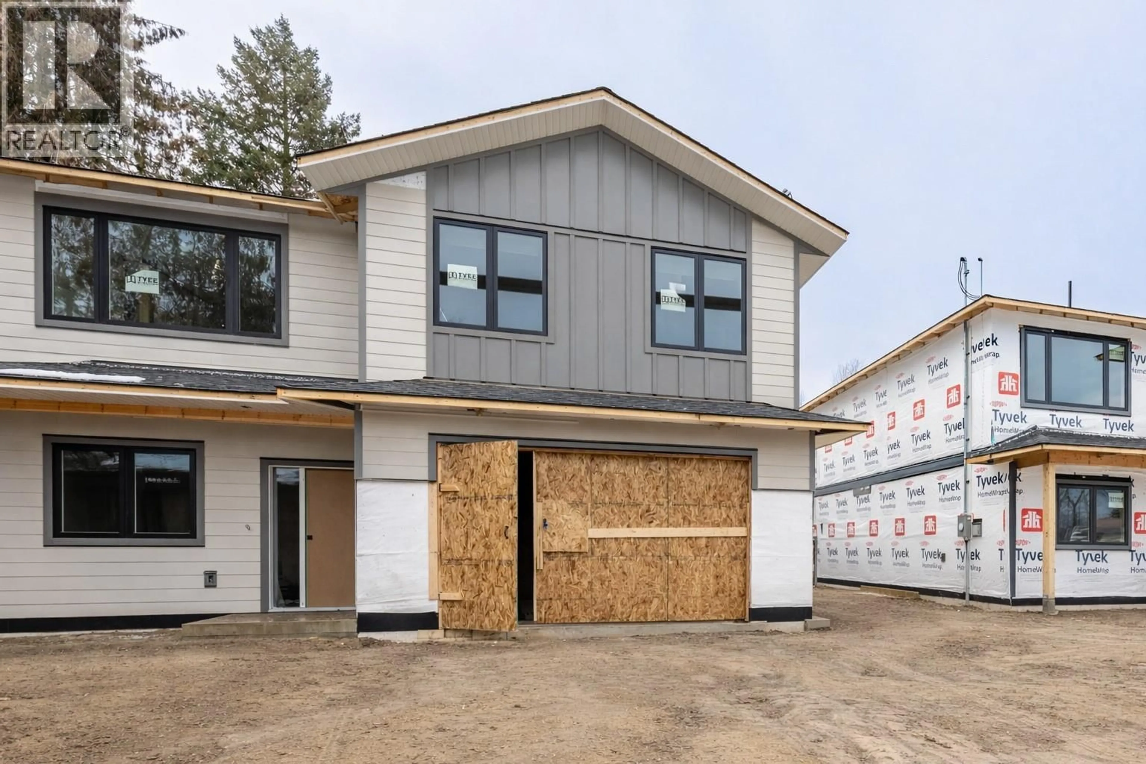 Home with vinyl exterior material, street for 166 2ND AVENUE, Grindrod British Columbia V1E3J4