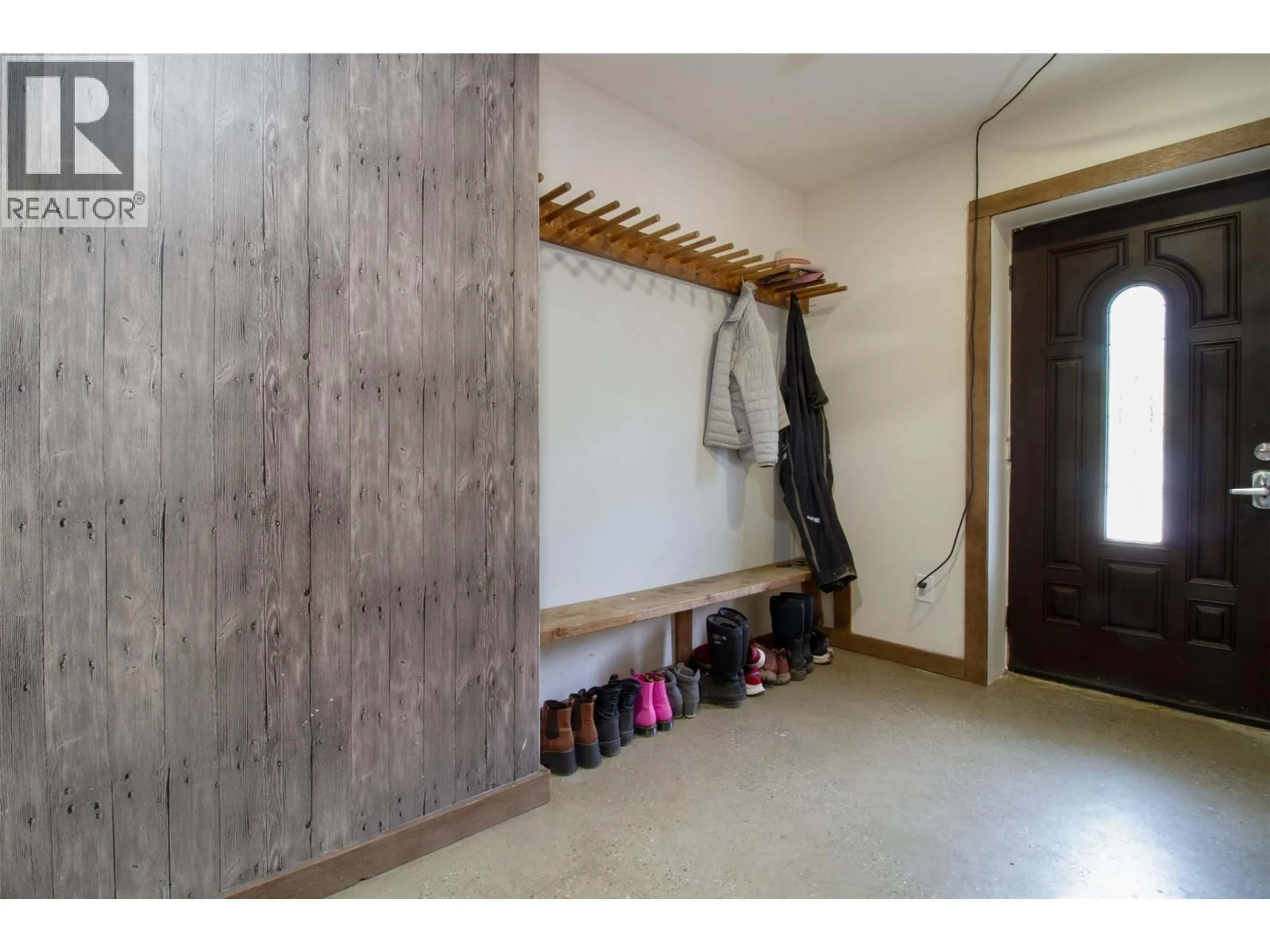 Indoor entryway for 1905 HAY ROAD, Revelstoke British Columbia V0E2S1