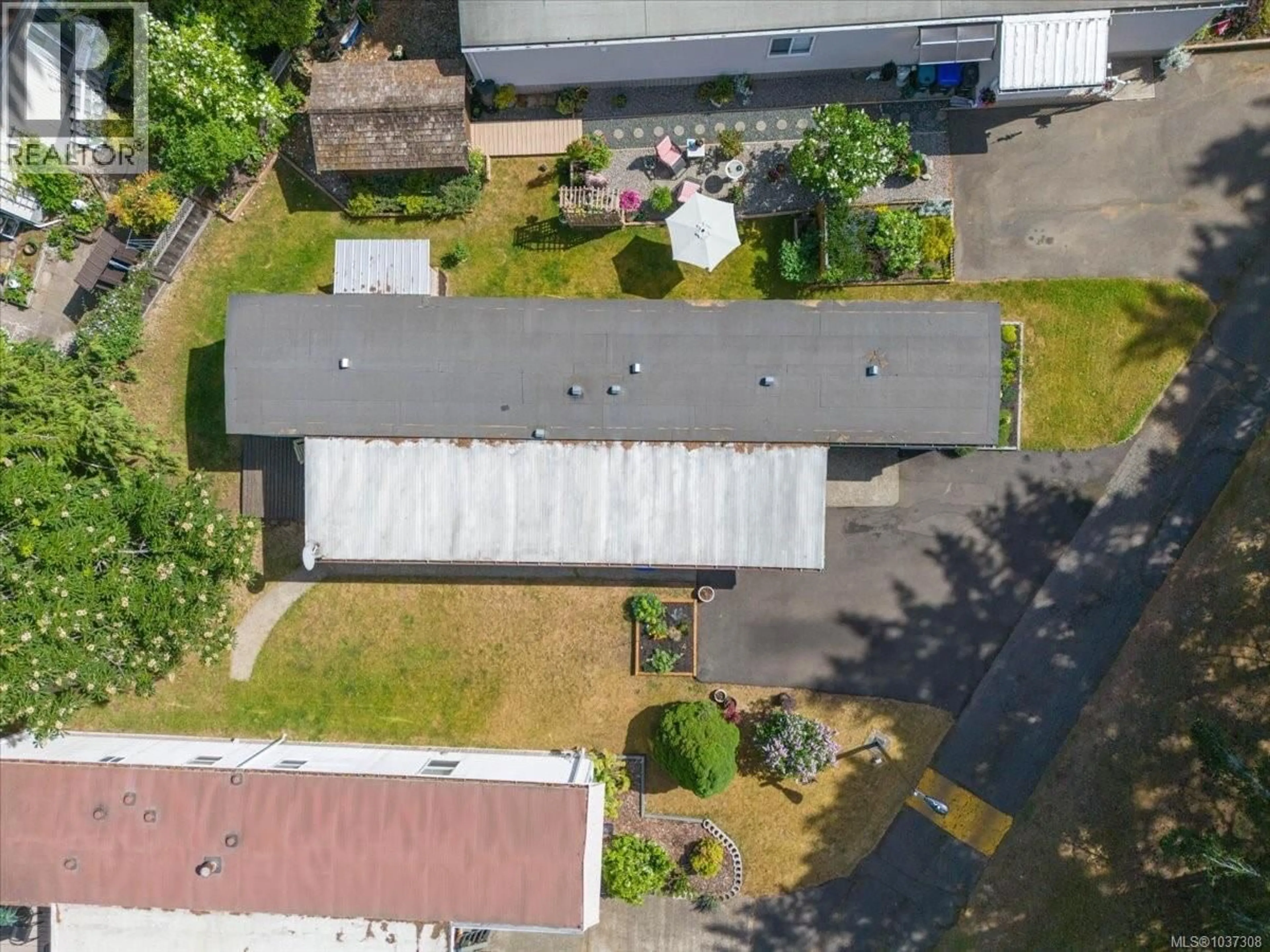 A pic from outside/outdoor area/front of a property/back of a property/a pic from drone, building for 53 - 1247 ARBUTUS ROAD, Parksville British Columbia V9P1R3