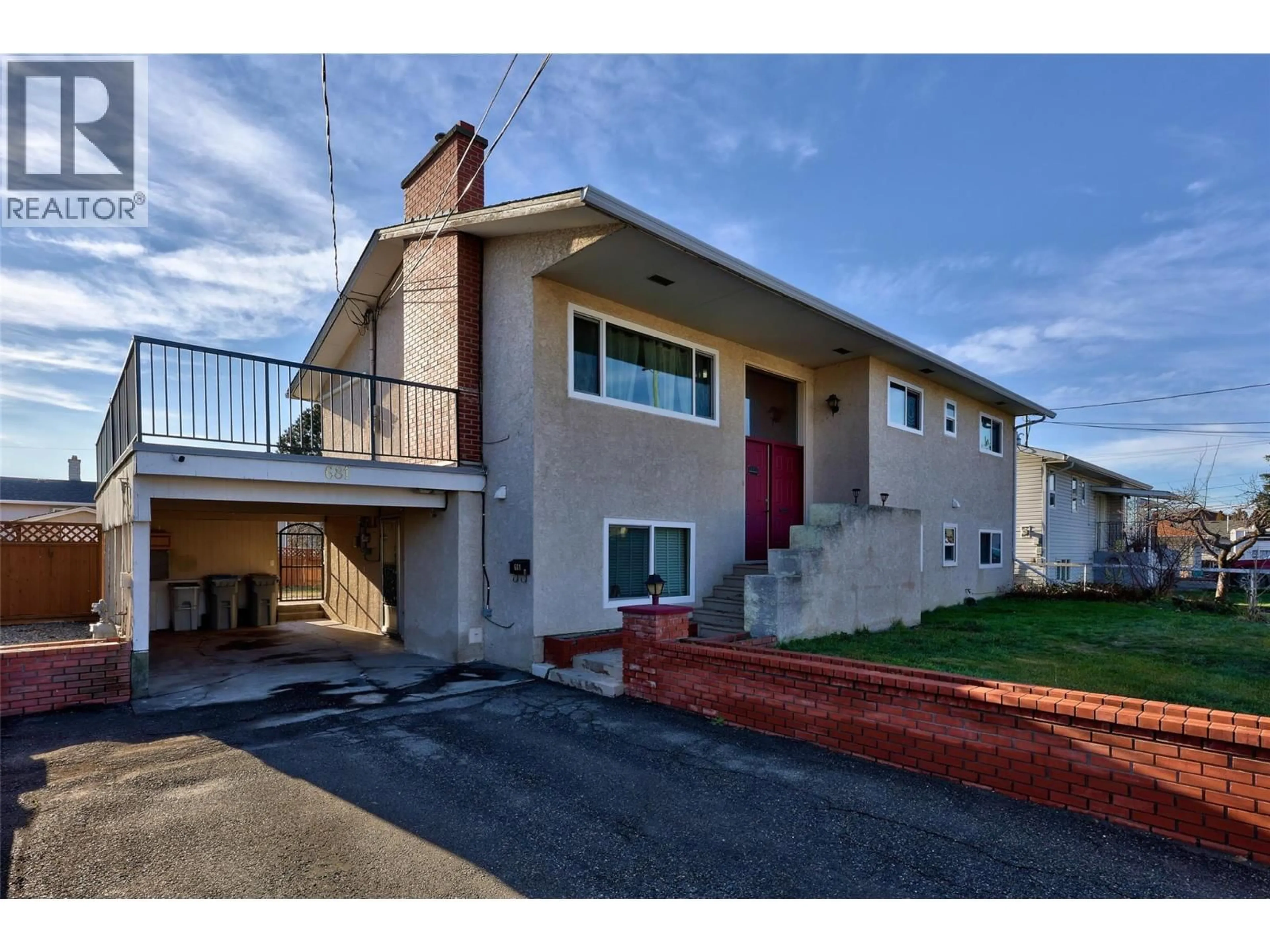 Home with vinyl exterior material, street for 681 RICHMOND AVENUE, Kamloops British Columbia V2B1T4