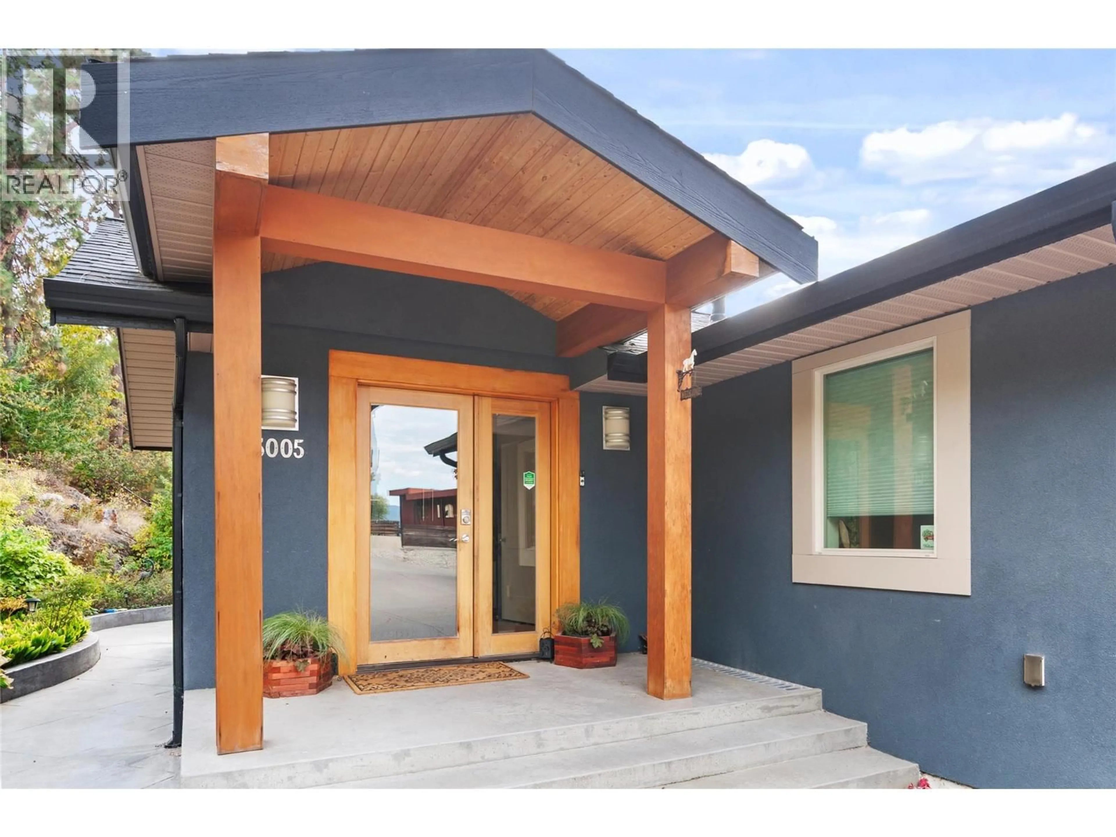 Indoor entryway for 3005 JUNIPER DRIVE, Penticton British Columbia V2A7T1