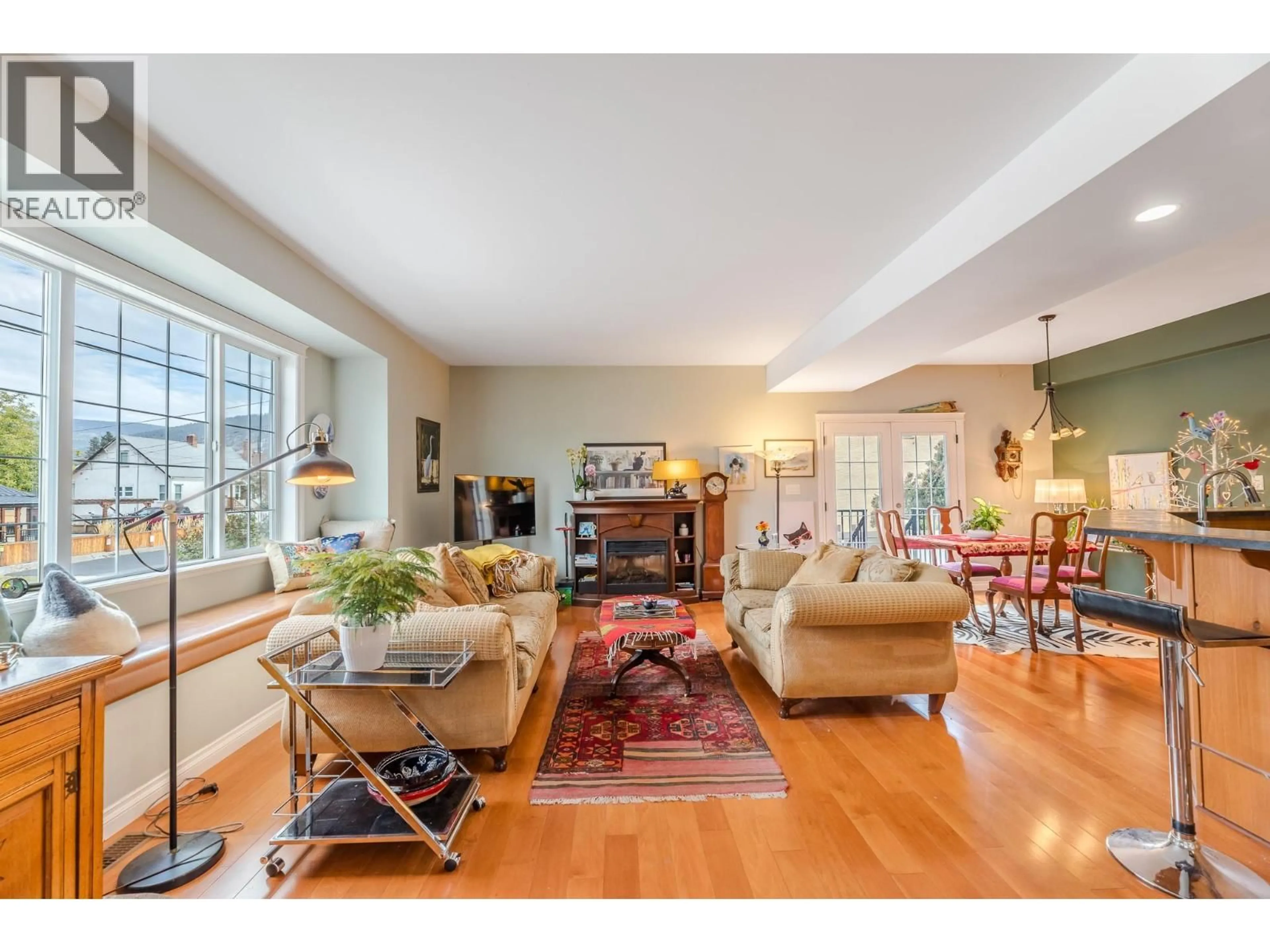 Living room with furniture, unknown for 101 - 168 REGINA AVENUE, Penticton British Columbia V2A2K8