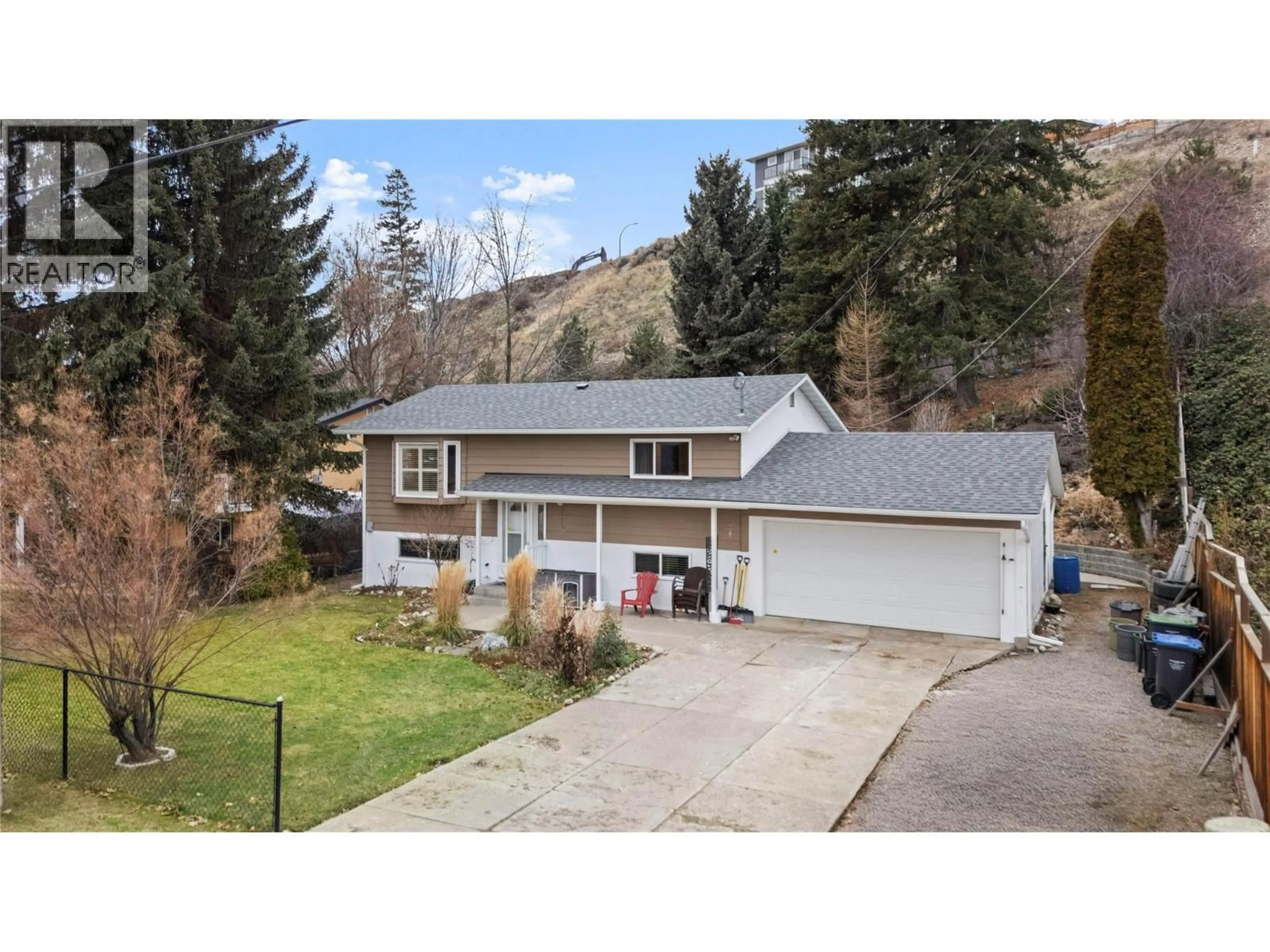 A pic from outside/outdoor area/front of a property/back of a property/a pic from drone, mountain view for 5882 VICTORIA STREET, Peachland British Columbia V0X1X4