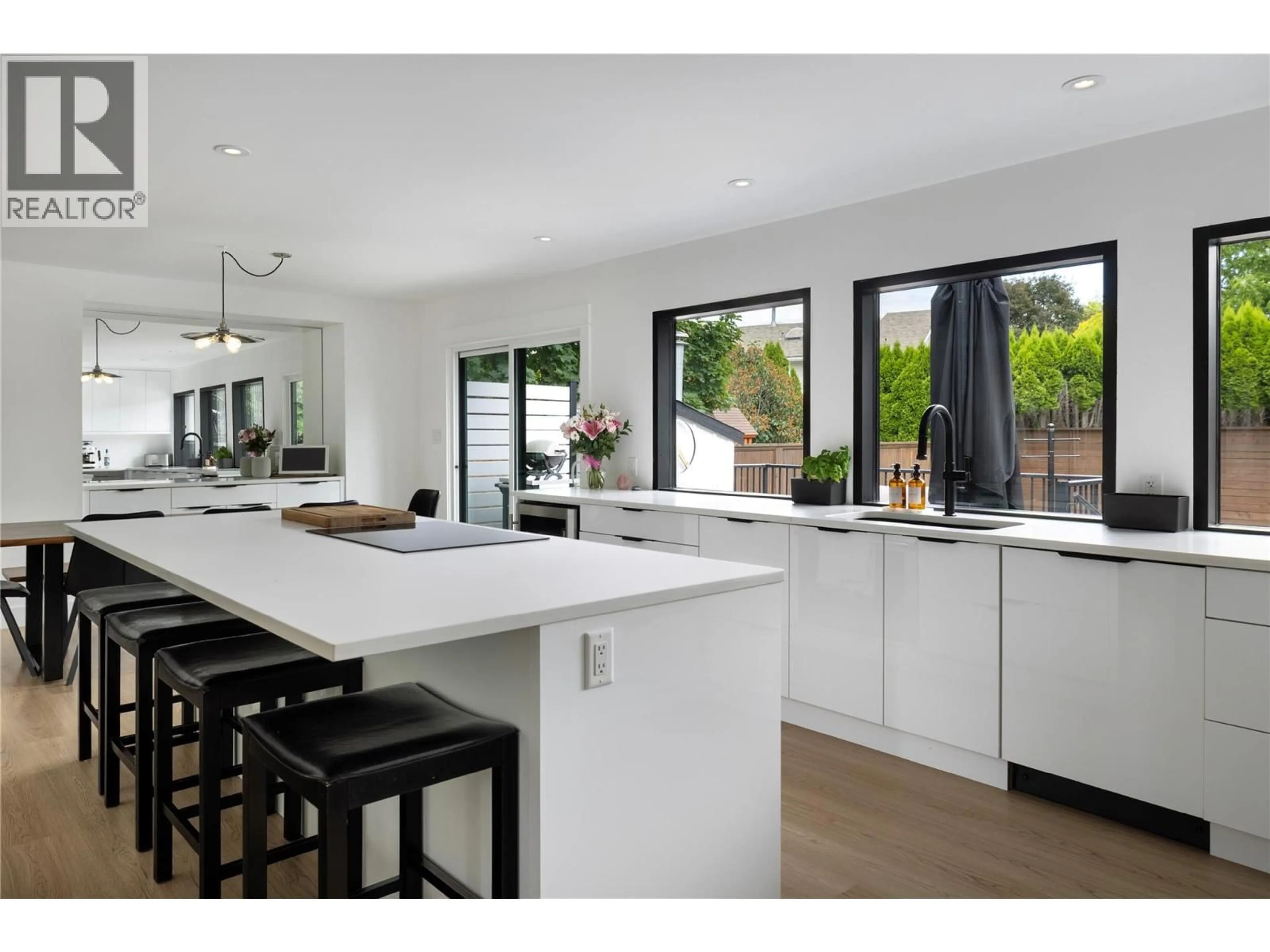 Contemporary kitchen, unknown for 4265 LAKESHORE ROAD, Kelowna British Columbia V1W1W2