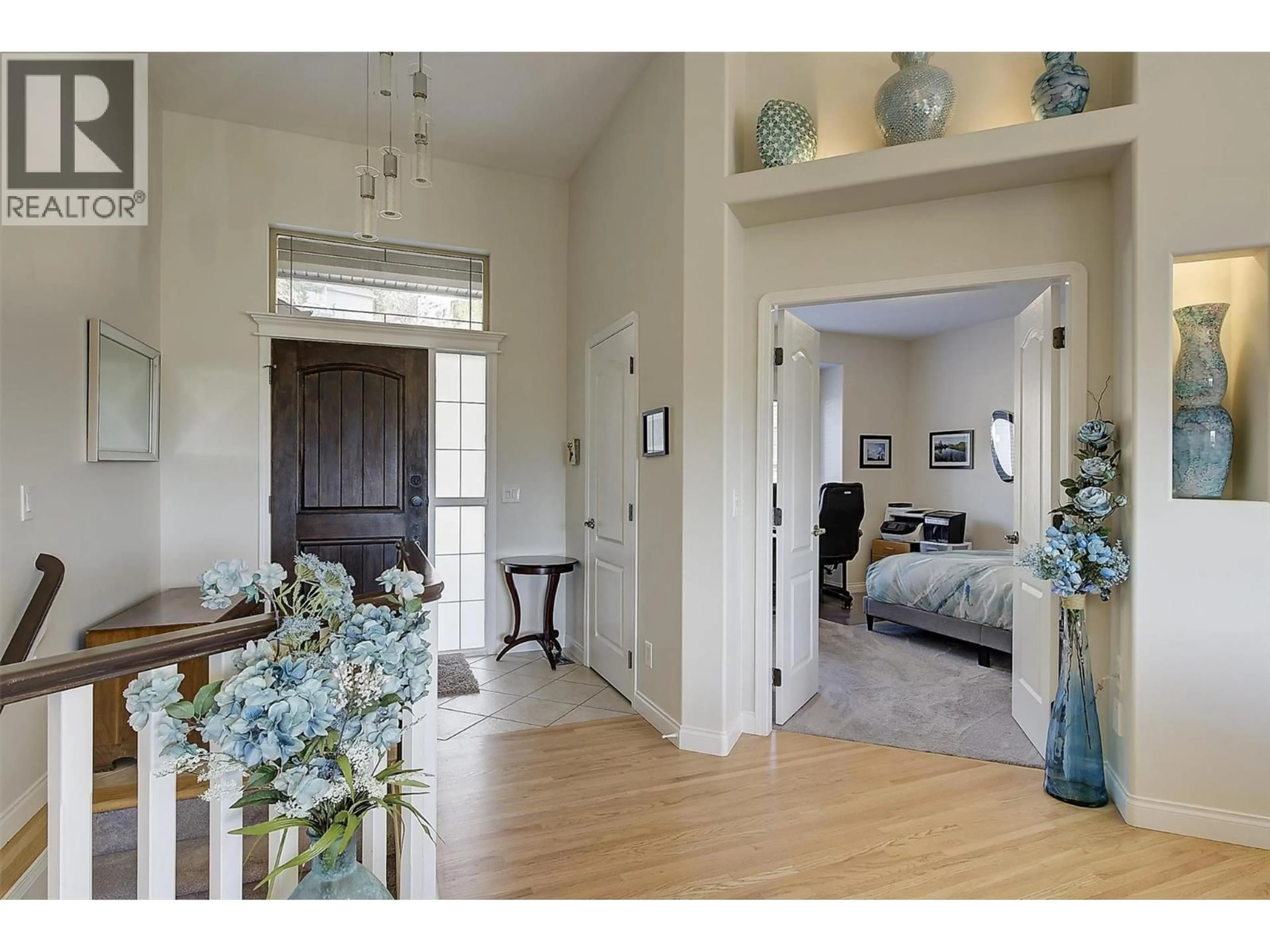 Indoor entryway for 2053 SPYGLASS WAY, West Kelowna British Columbia V1Z3Z7