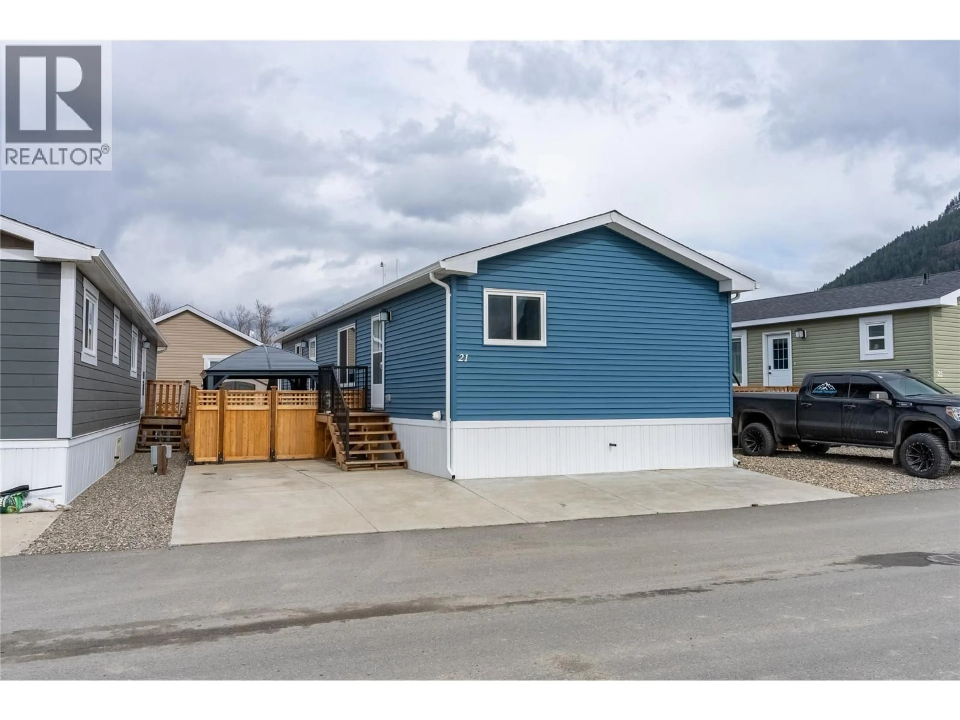 Home with vinyl exterior material, street for 21 - 235 AYLMER ROAD, Chase British Columbia V0E1M1
