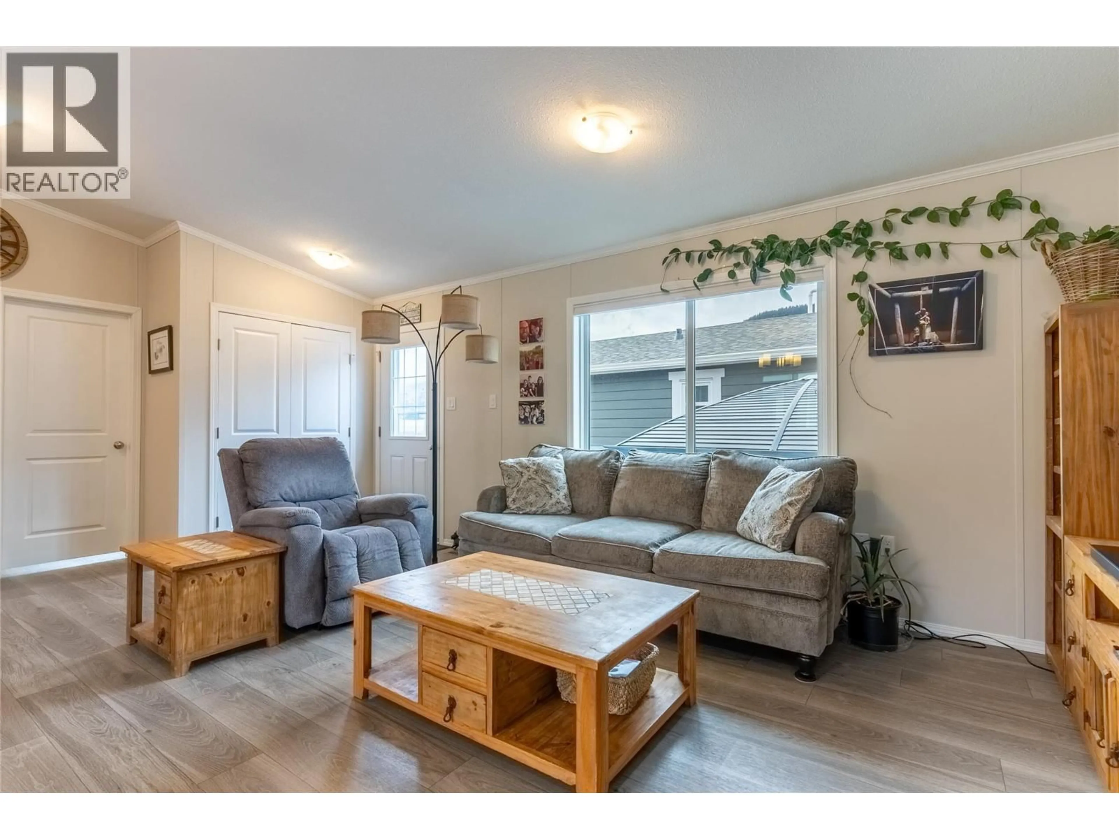 Living room with furniture, unknown for 21 - 235 AYLMER ROAD, Chase British Columbia V0E1M1