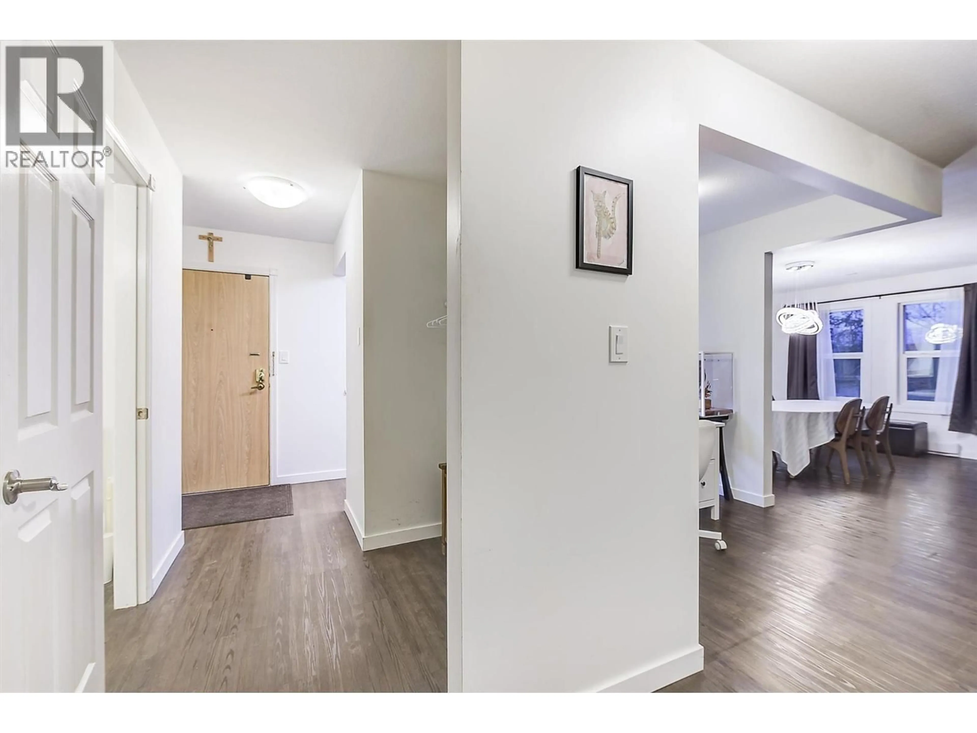 Indoor entryway for 304 - 575 SUTHERLAND AVENUE, Kelowna British Columbia V1Y8V1