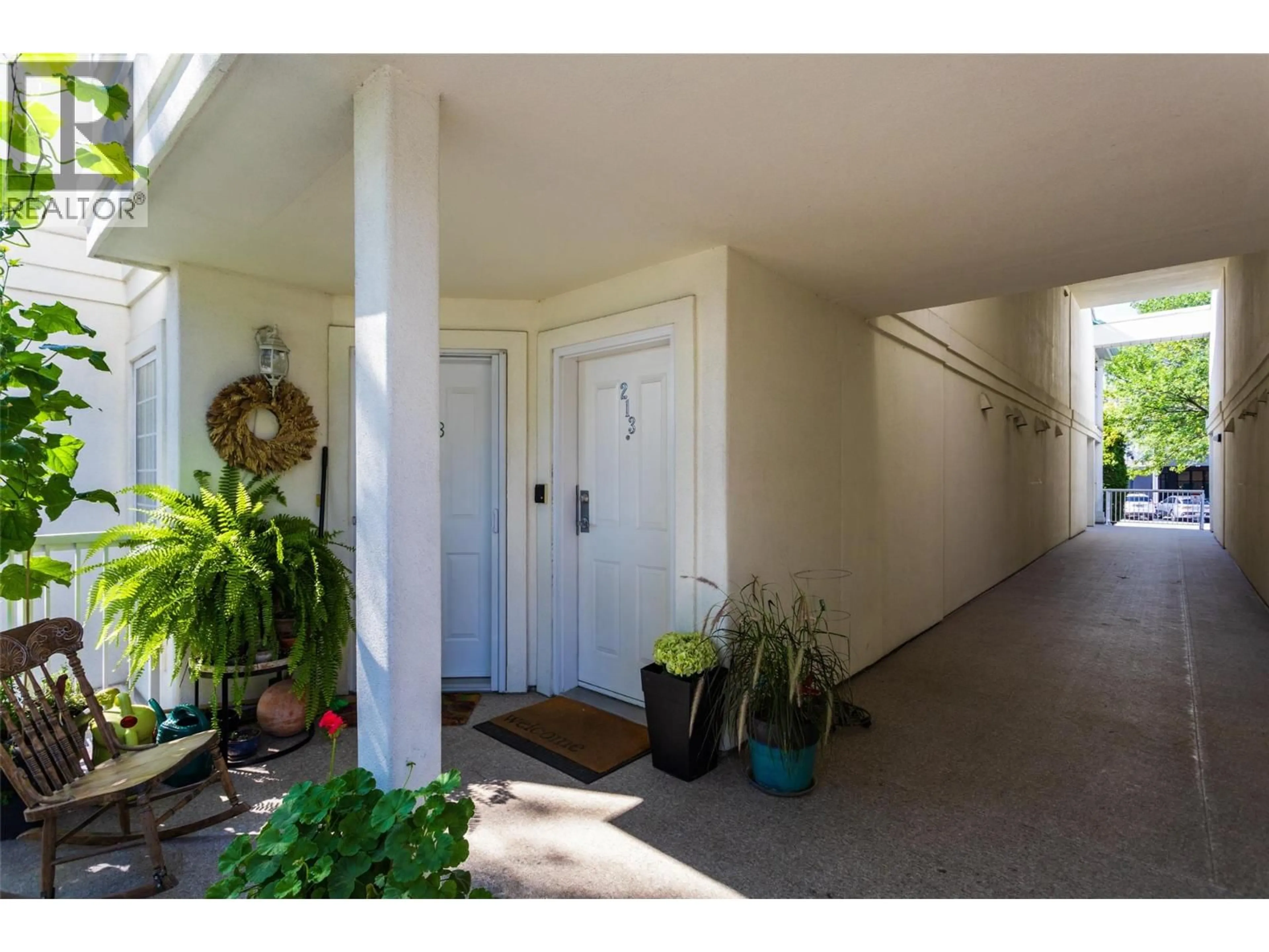Indoor entryway for 213 - 2350 STILLINGFLEET ROAD, Kelowna British Columbia V1W3C2