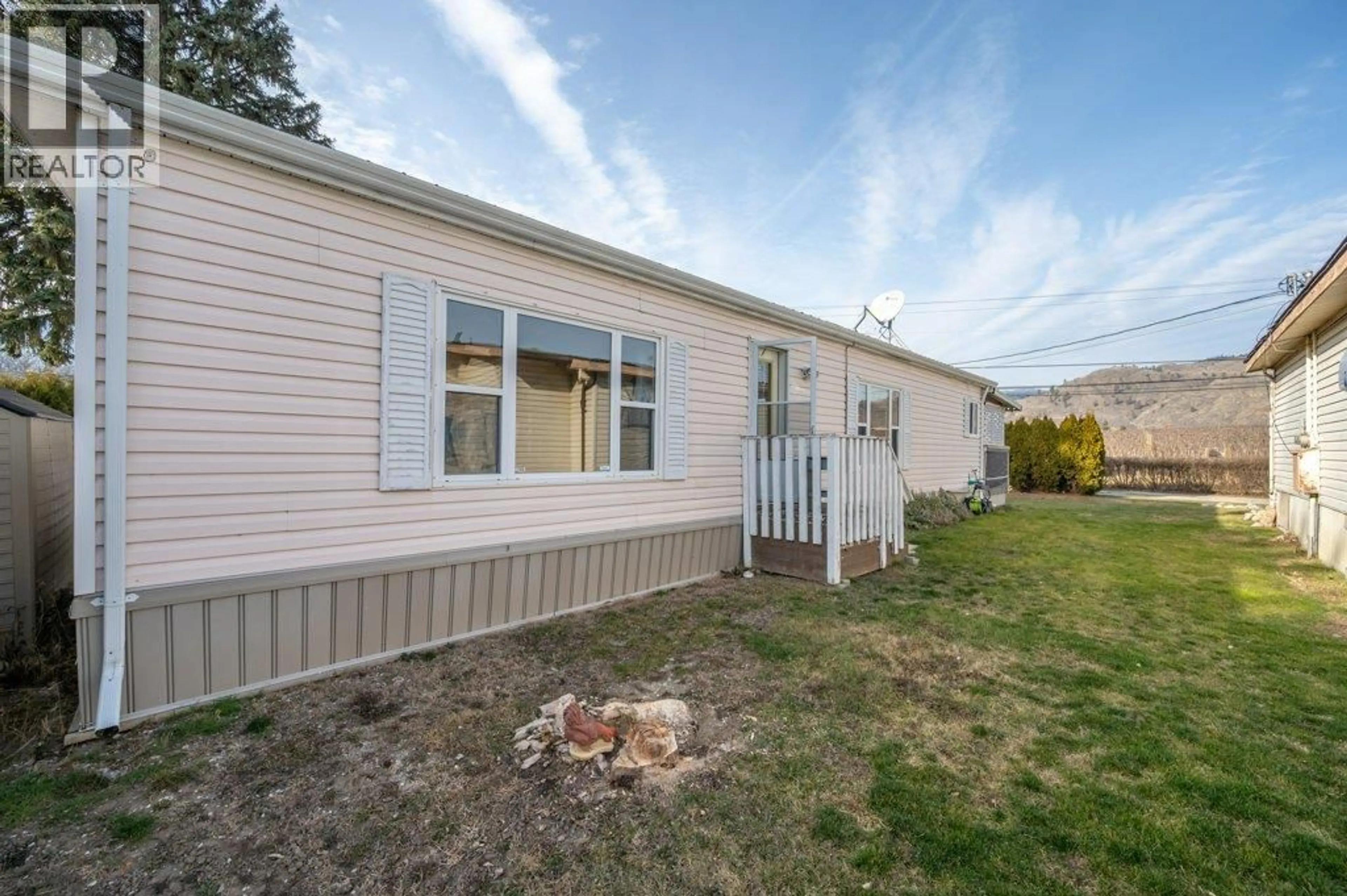 Home with vinyl exterior material, unknown for 5617 HIGHWAY 97 OTHER, Oliver British Columbia V0H1T9