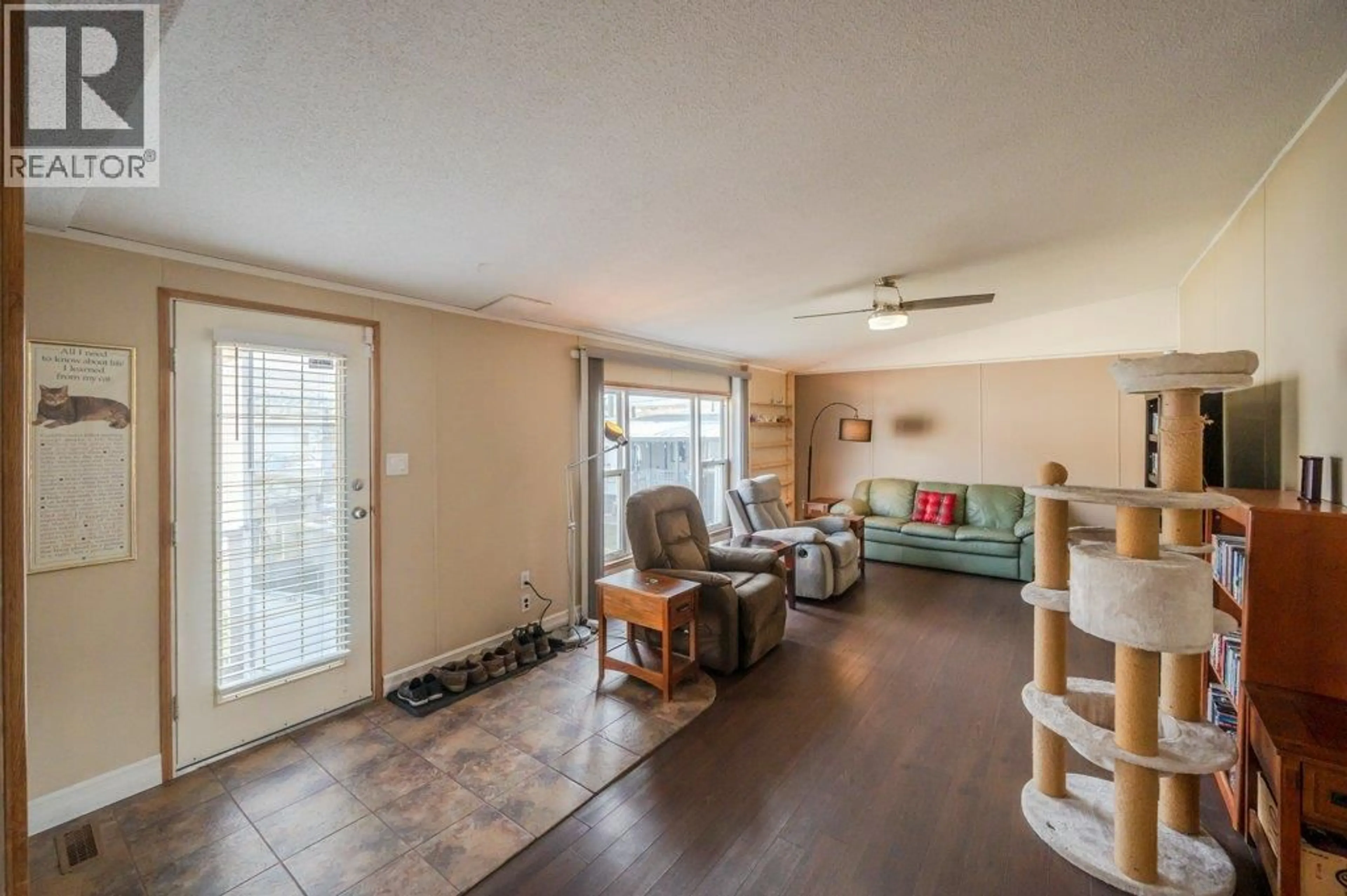 Living room with furniture, unknown for 5617 HIGHWAY 97 OTHER, Oliver British Columbia V0H1T9