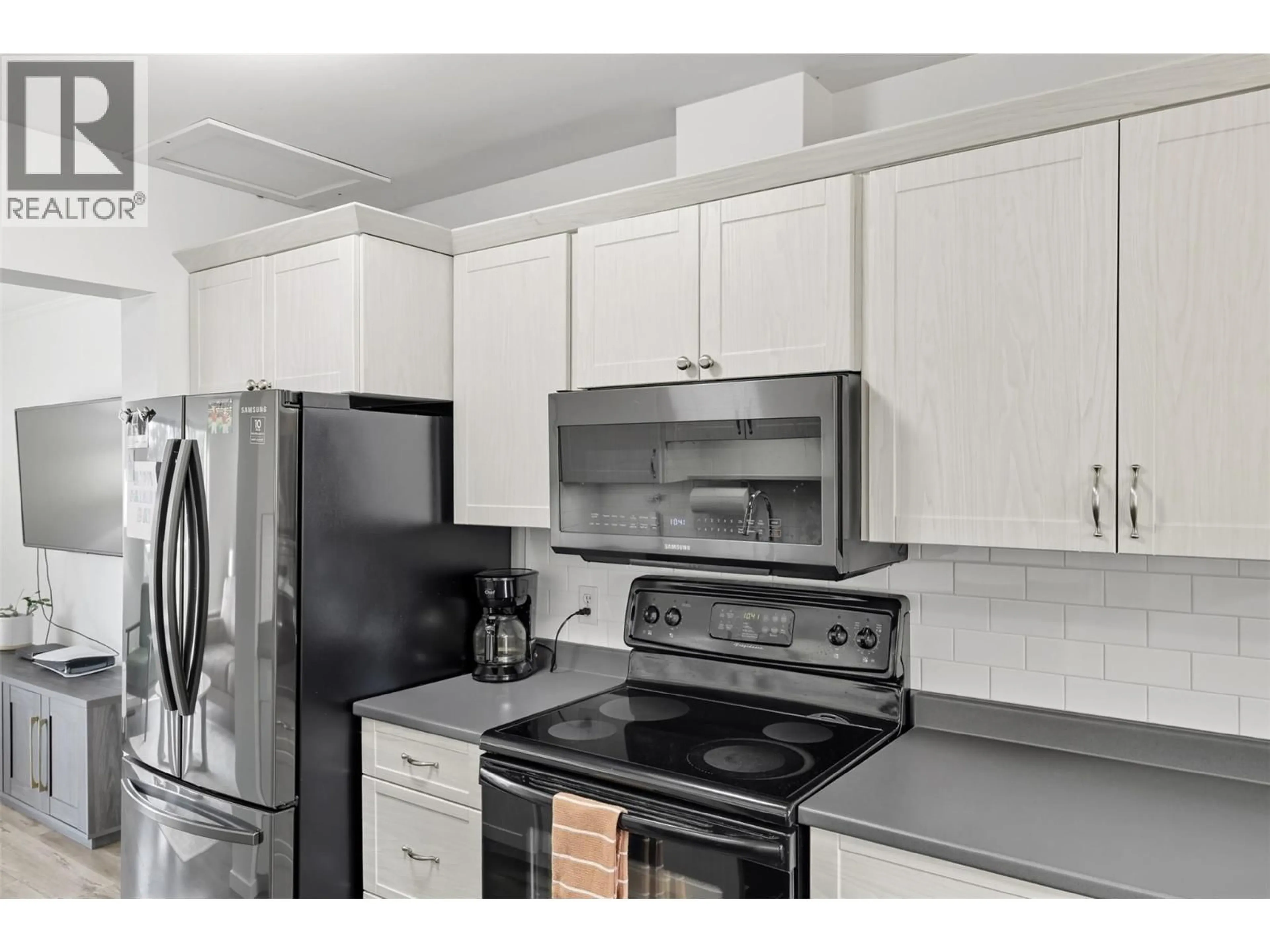 Standard kitchen, unknown for 24 - 1469 SPRINGHILL DRIVE, Kamloops British Columbia V2E1H5