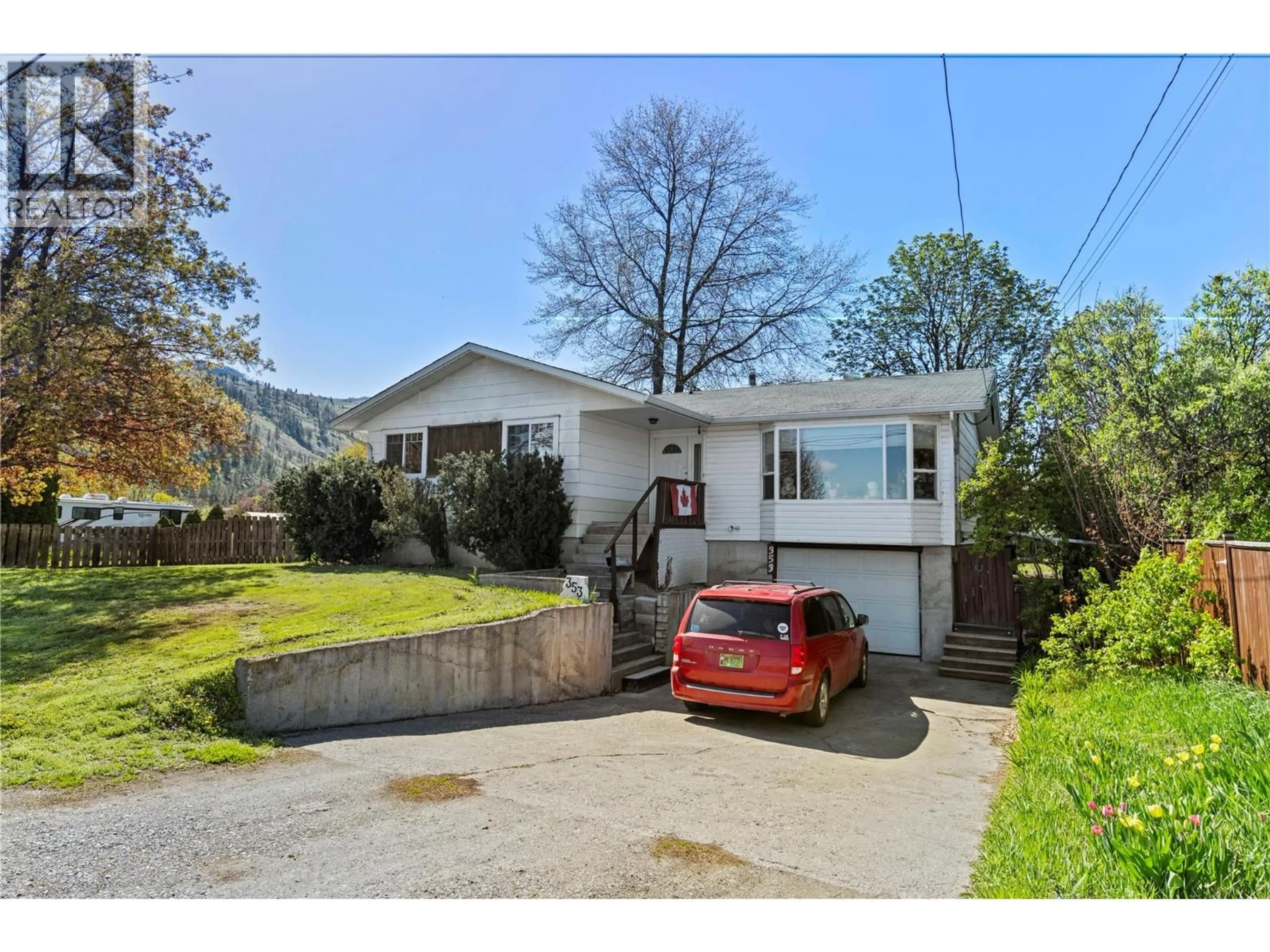 A pic from outside/outdoor area/front of a property/back of a property/a pic from drone, street for 353 REIGHMOUNT DRIVE, Kamloops British Columbia V2H1M2
