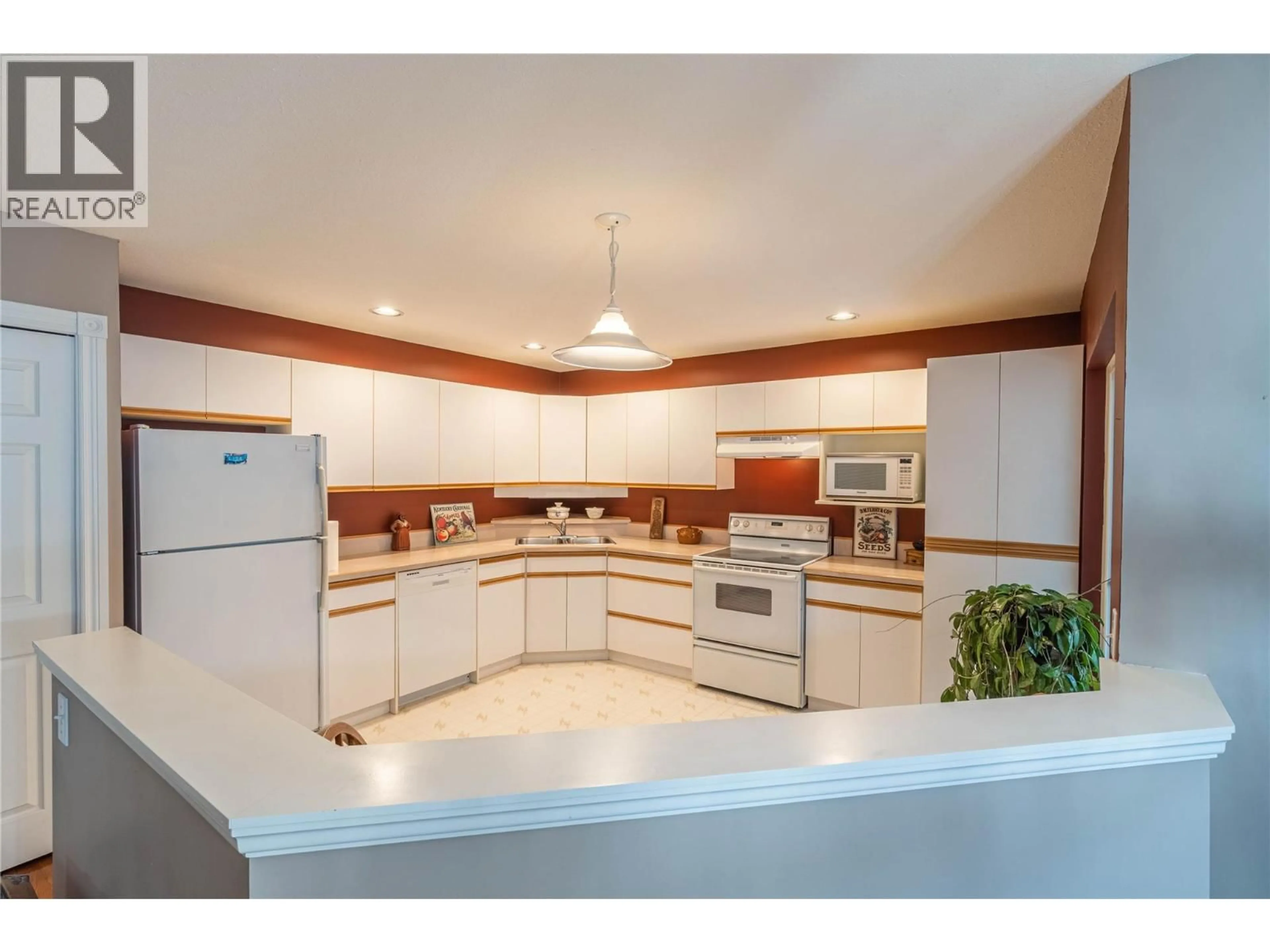 Open concept kitchen, ceramic/tile floor for 59 - 1950 BRAEVIEW PLACE, Kamloops British Columbia V1S1R8