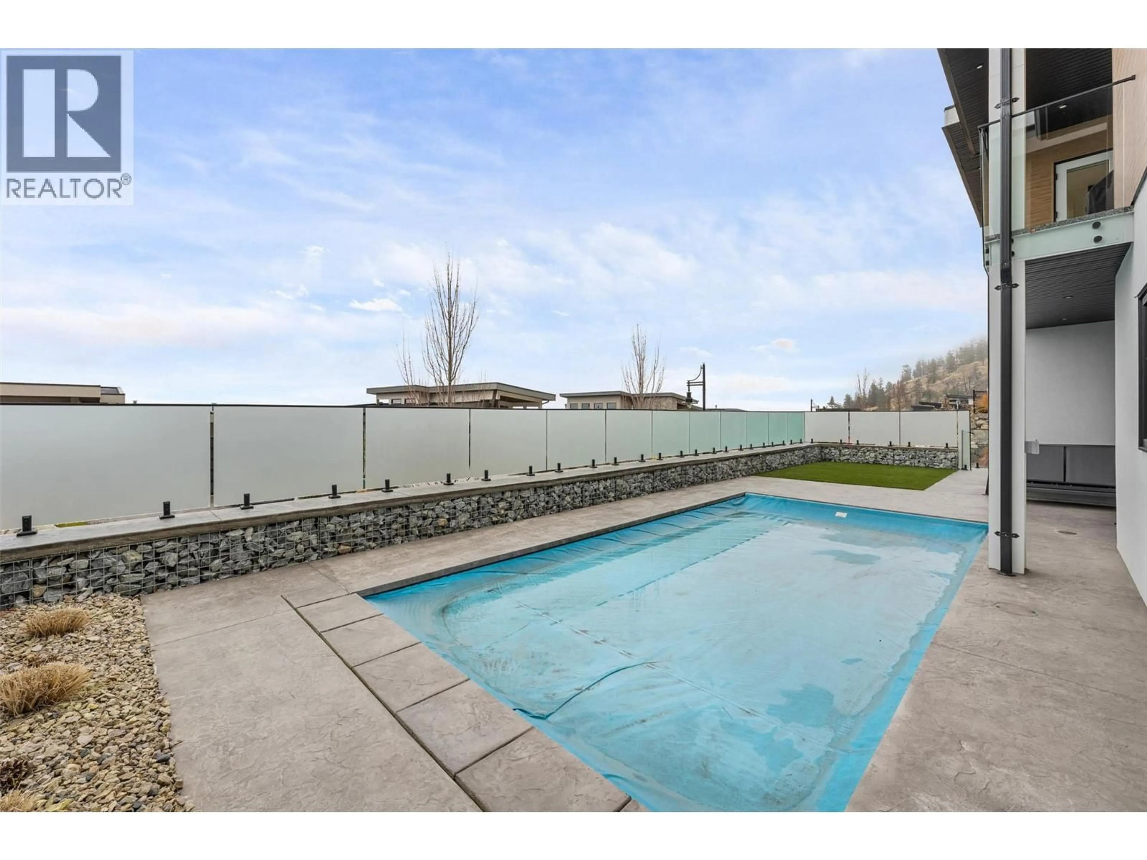 Pool for 541 CLIFTON COURT, Kelowna British Columbia V1V0B7