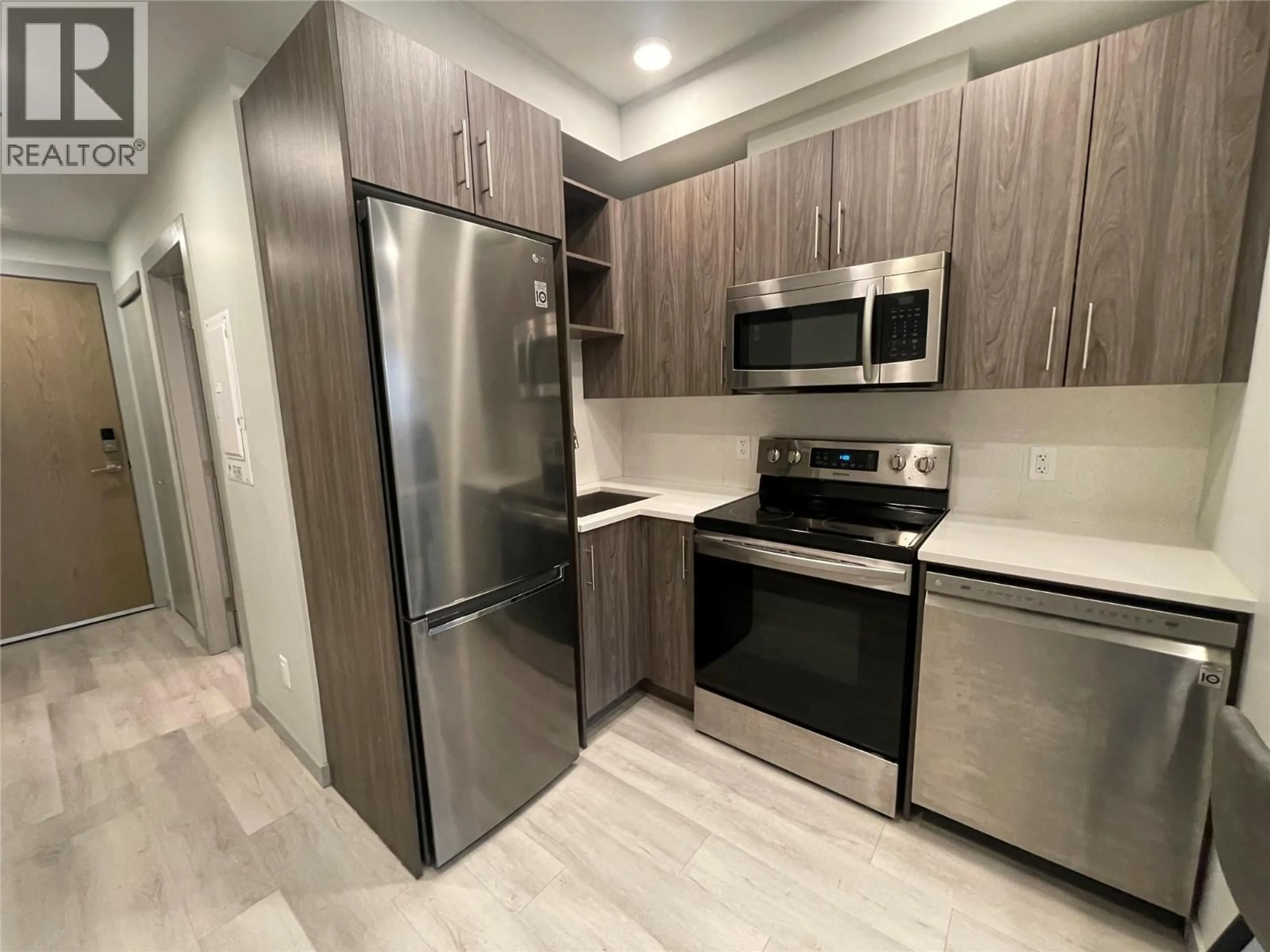 Standard kitchen, unknown for 112 - 345 DOUGALL ROAD NORTH, Kelowna British Columbia V1X0A8