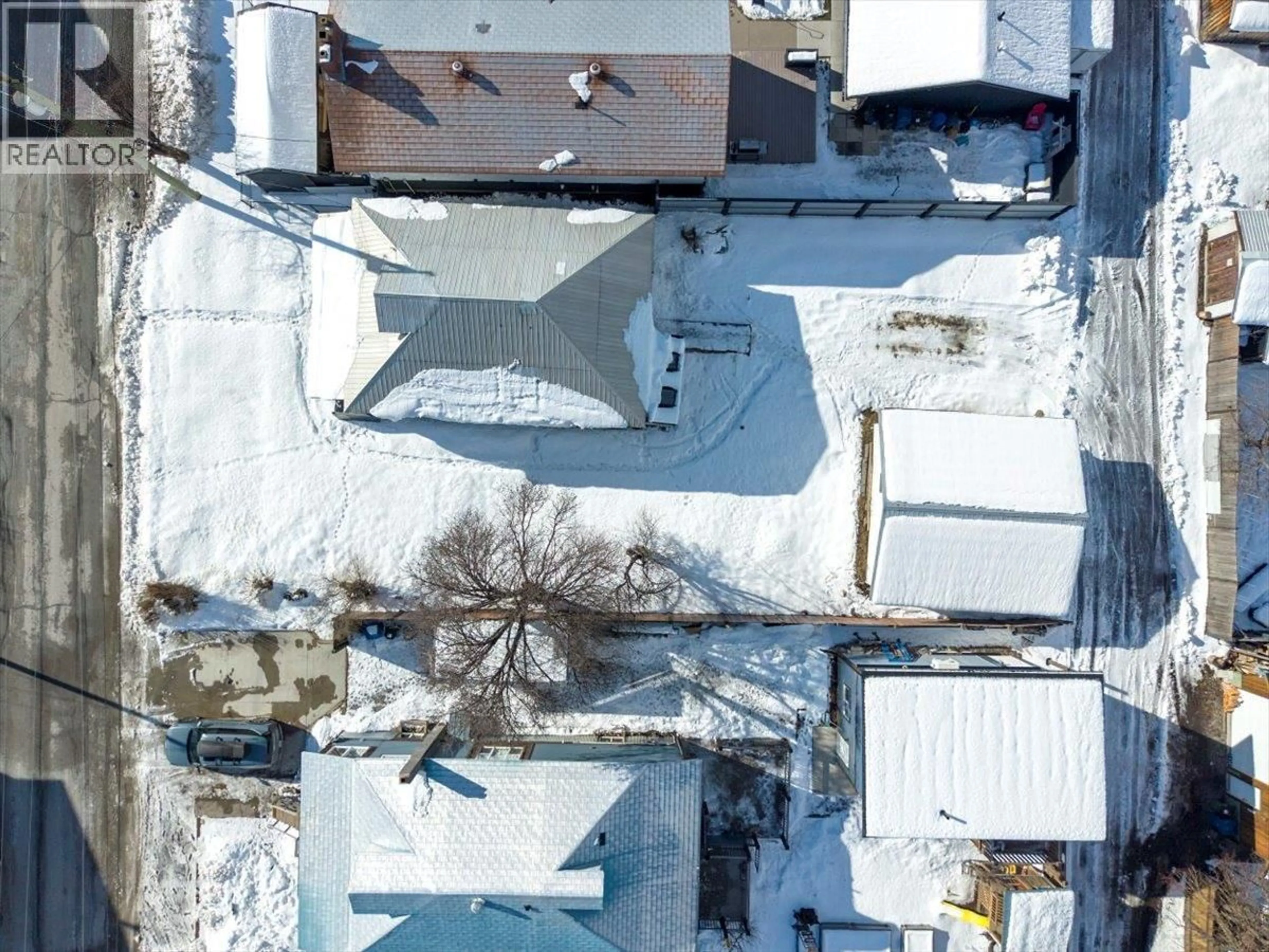 A pic from outside/outdoor area/front of a property/back of a property/a pic from drone, street for 621 8TH AVENUE, Fernie British Columbia V0B1M0