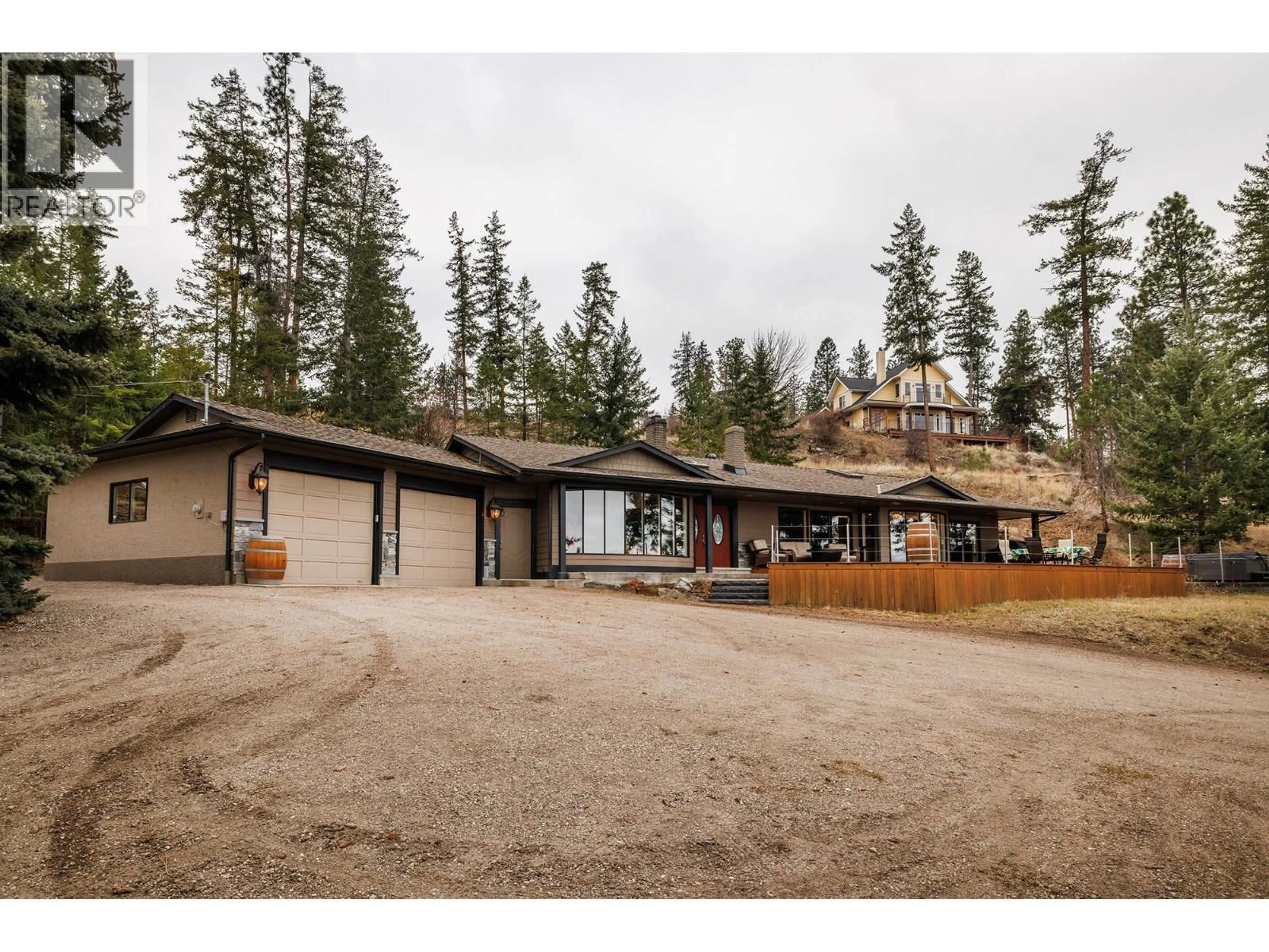 A pic from outside/outdoor area/front of a property/back of a property/a pic from drone, mountain view for 5715 LAKESHORE ROAD, Kelowna British Columbia V1W4J5
