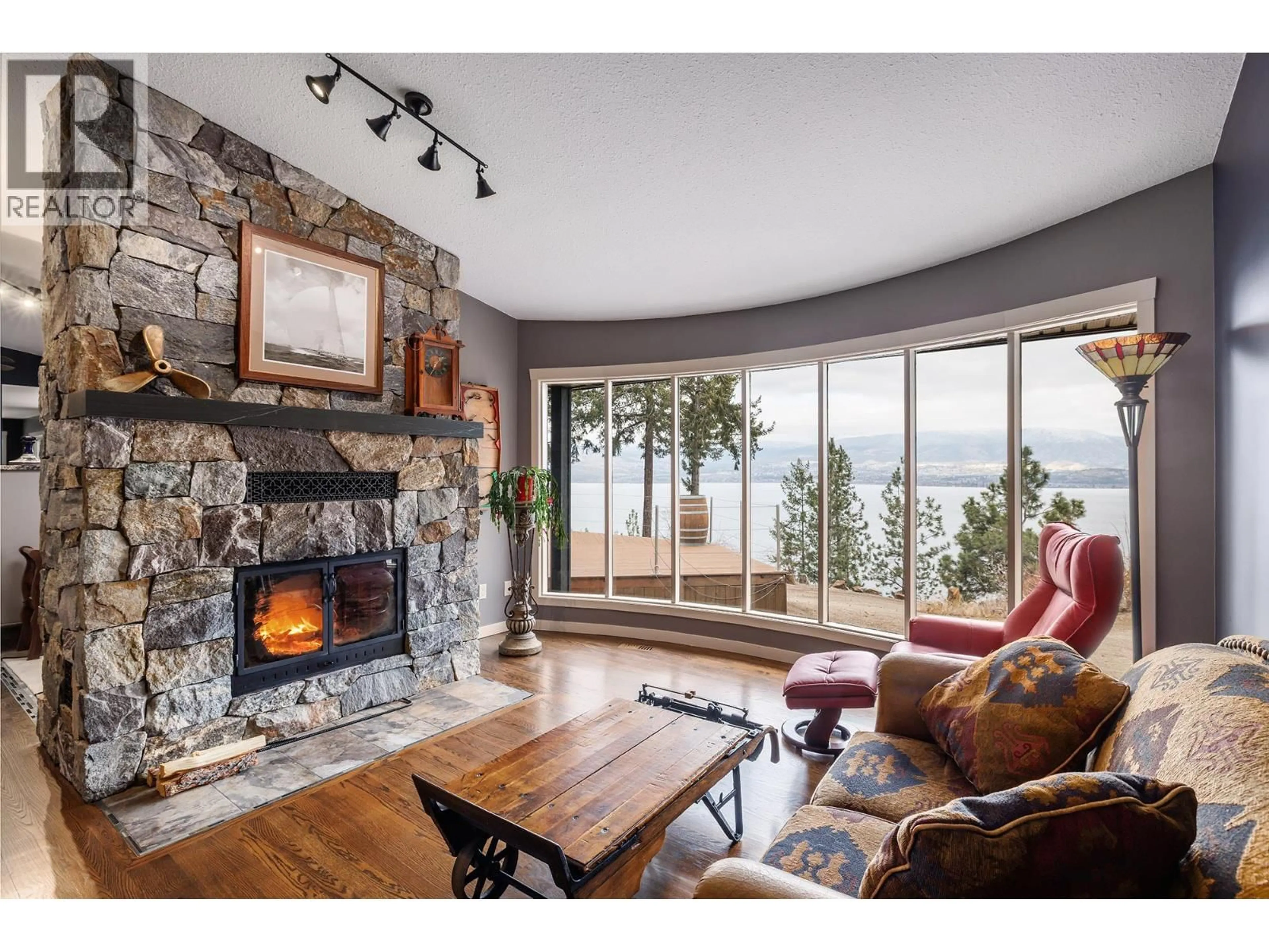 Living room with furniture, unknown for 5715 LAKESHORE ROAD, Kelowna British Columbia V1W4J5