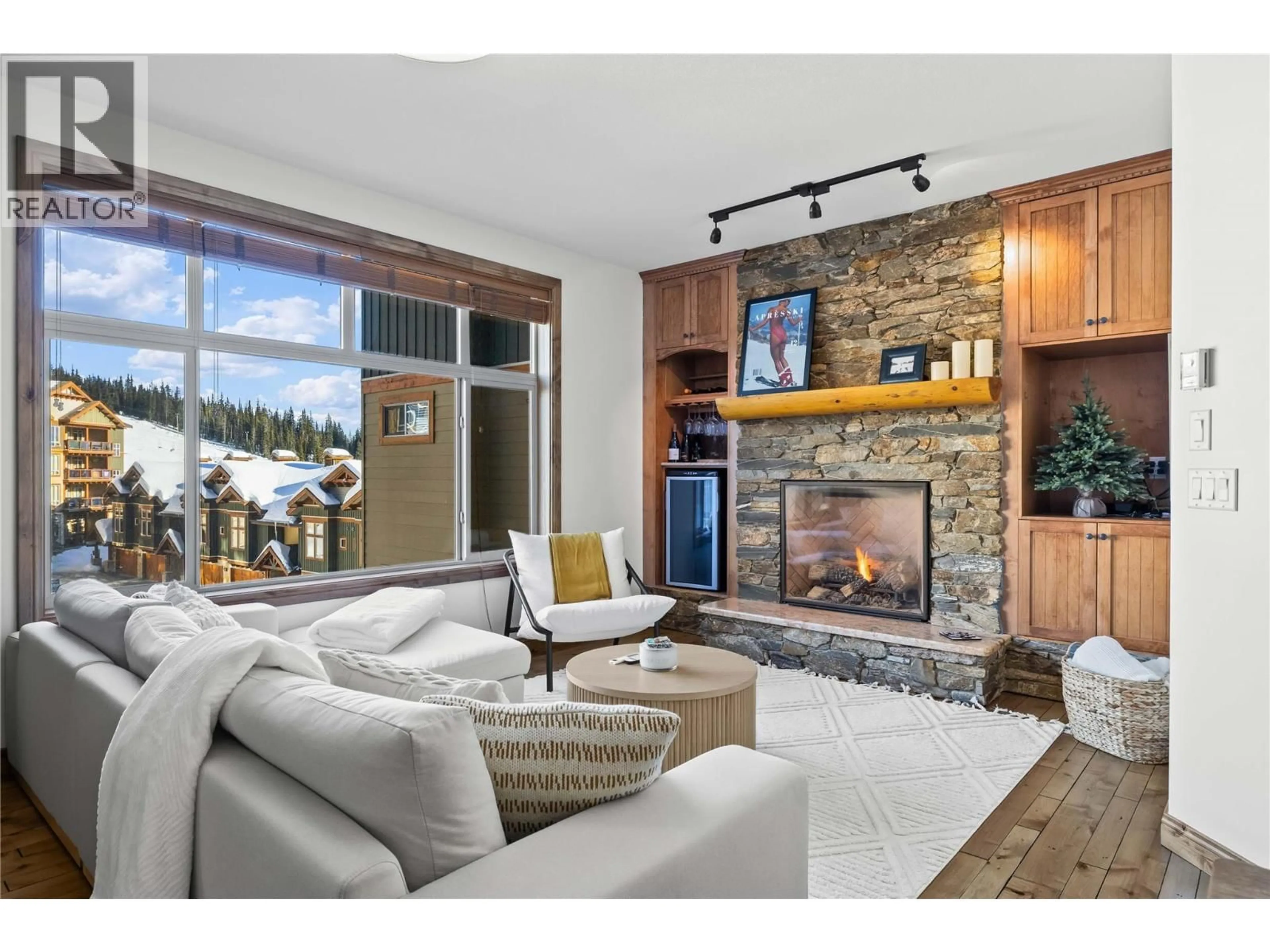 Living room with furniture, unknown for 401 - 7700 PORCUPINE ROAD, Big White British Columbia V1P1P3